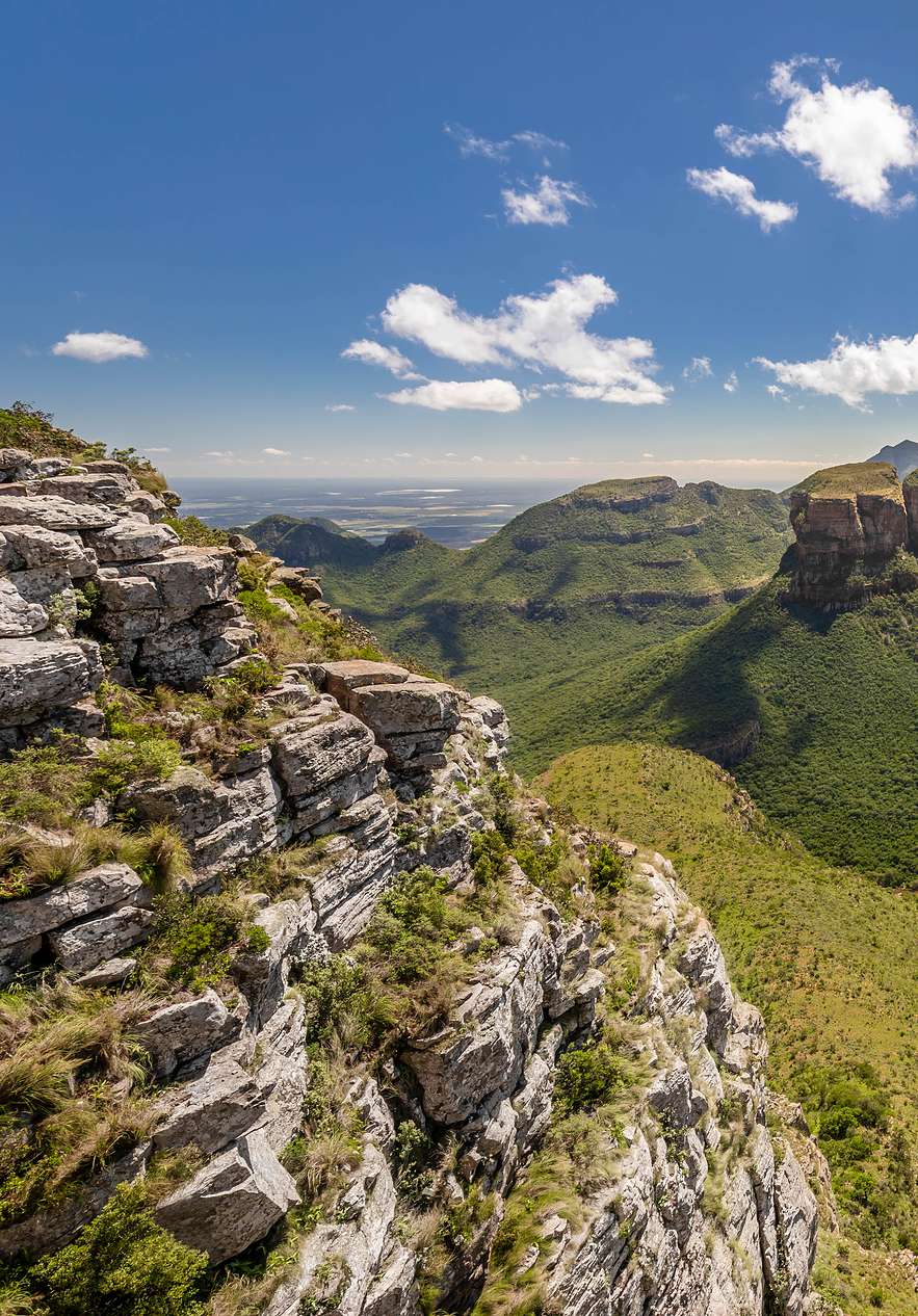 Colinas verdes crean un escenario de serenidad y belleza natural en Pilgrim's Rest