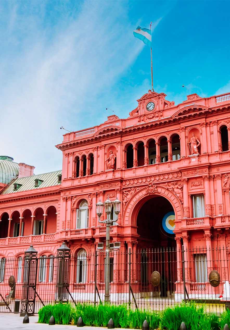 Fachada de la Casa Rosada en Buenos Aires, icónico edificio gubernamental de color rosa