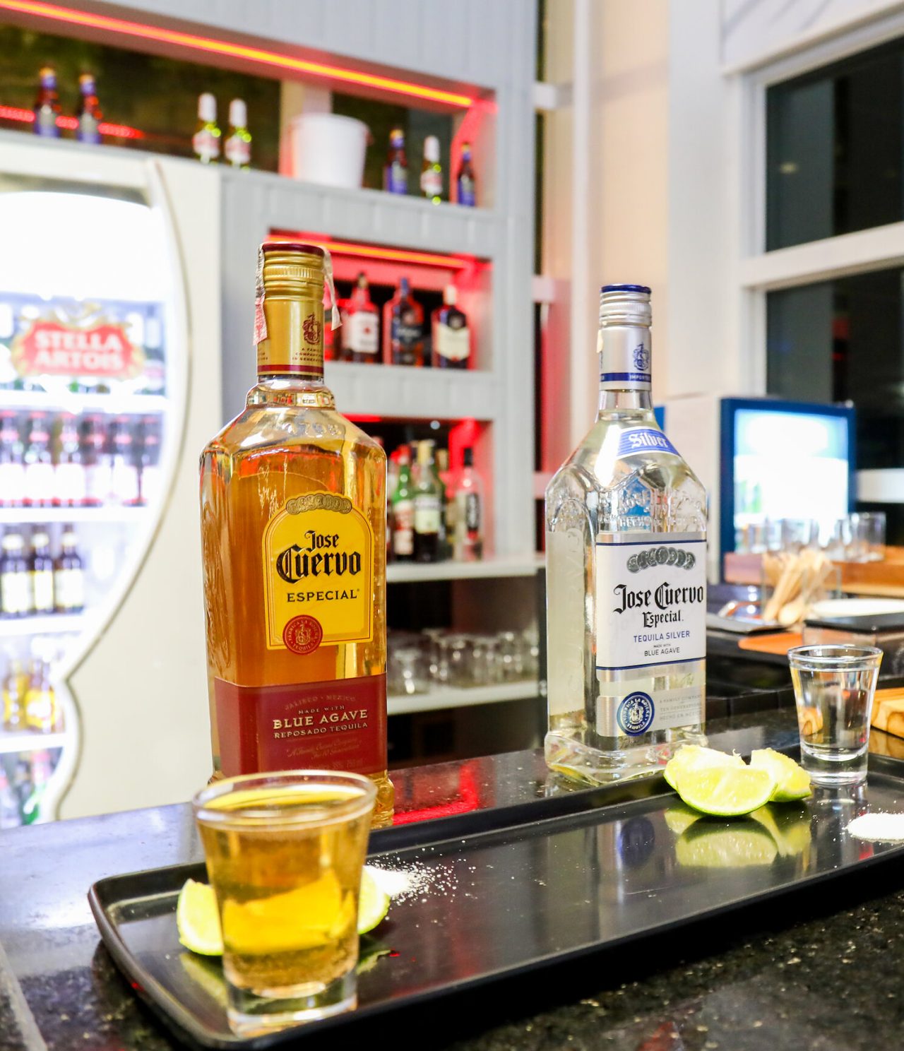 El bar Bar del Lobby, del Hotel en Curitiba, Brasil, sirve bebidas alcohólicas de la marca Jose Cuervo Especial