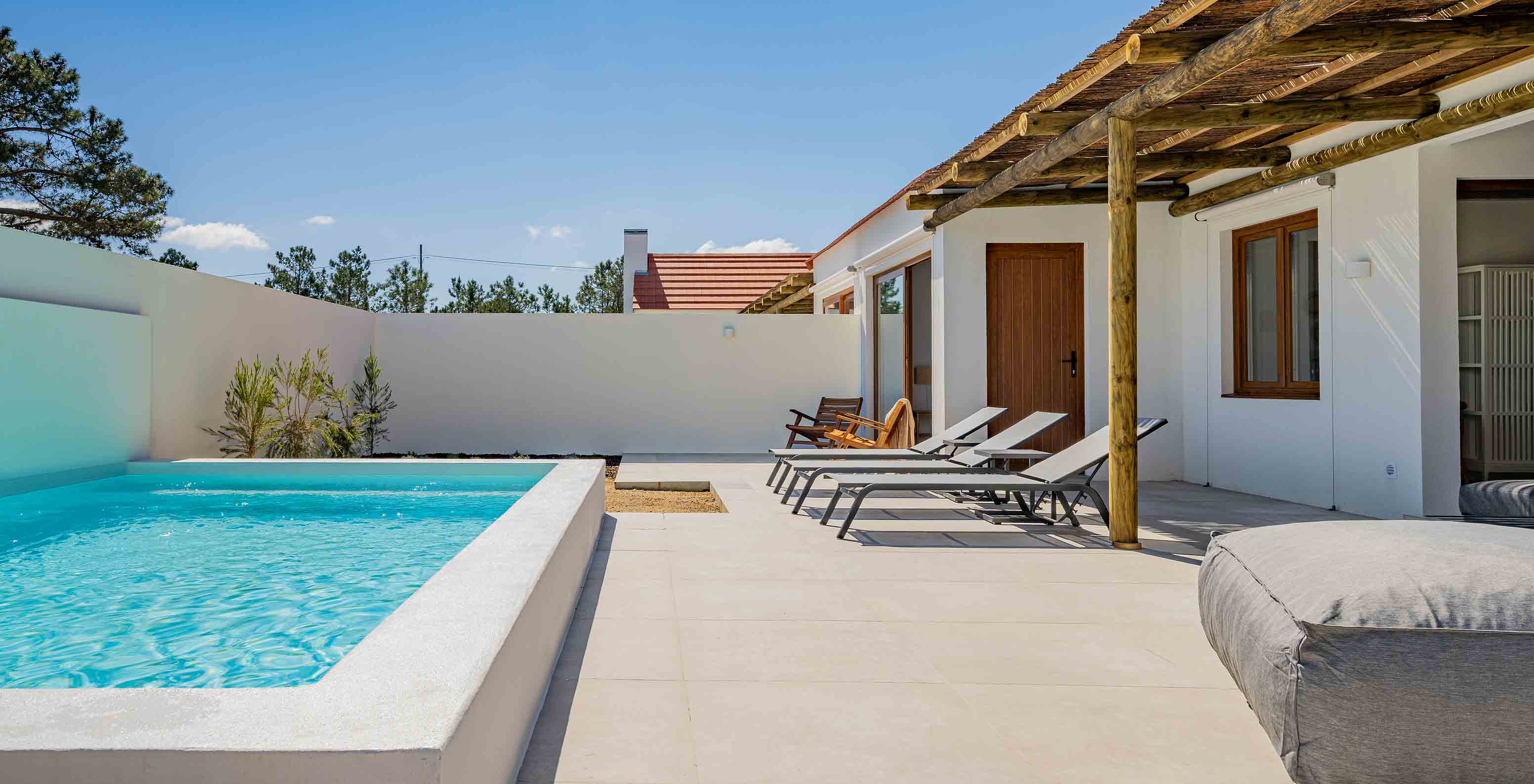 Die Premium Villa im Pestana Comporta Village Residences verfügt über einen Pool, Sonnenliegen und eine Außenpergola