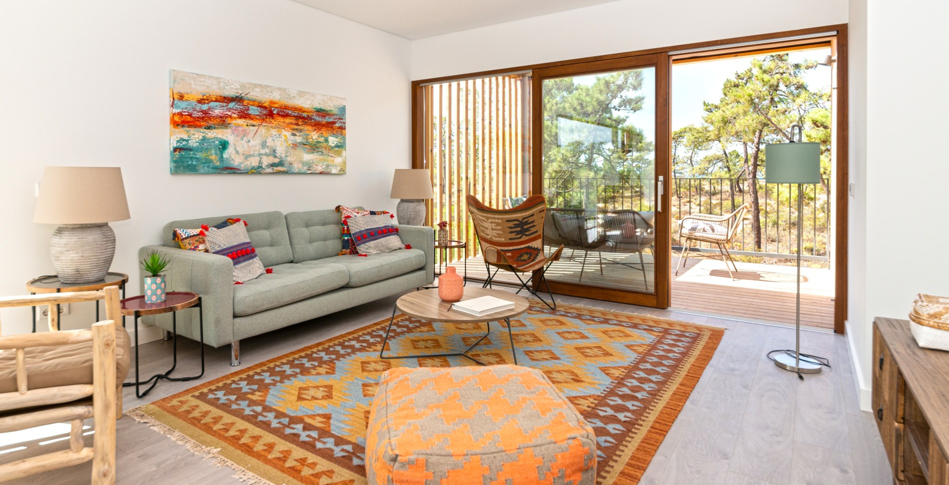 Apartment Eco Village 1. Stock Ausblick Pestana Tróia Eco Resort hat ein Wohnzimmer mit Sofa und Stühlen