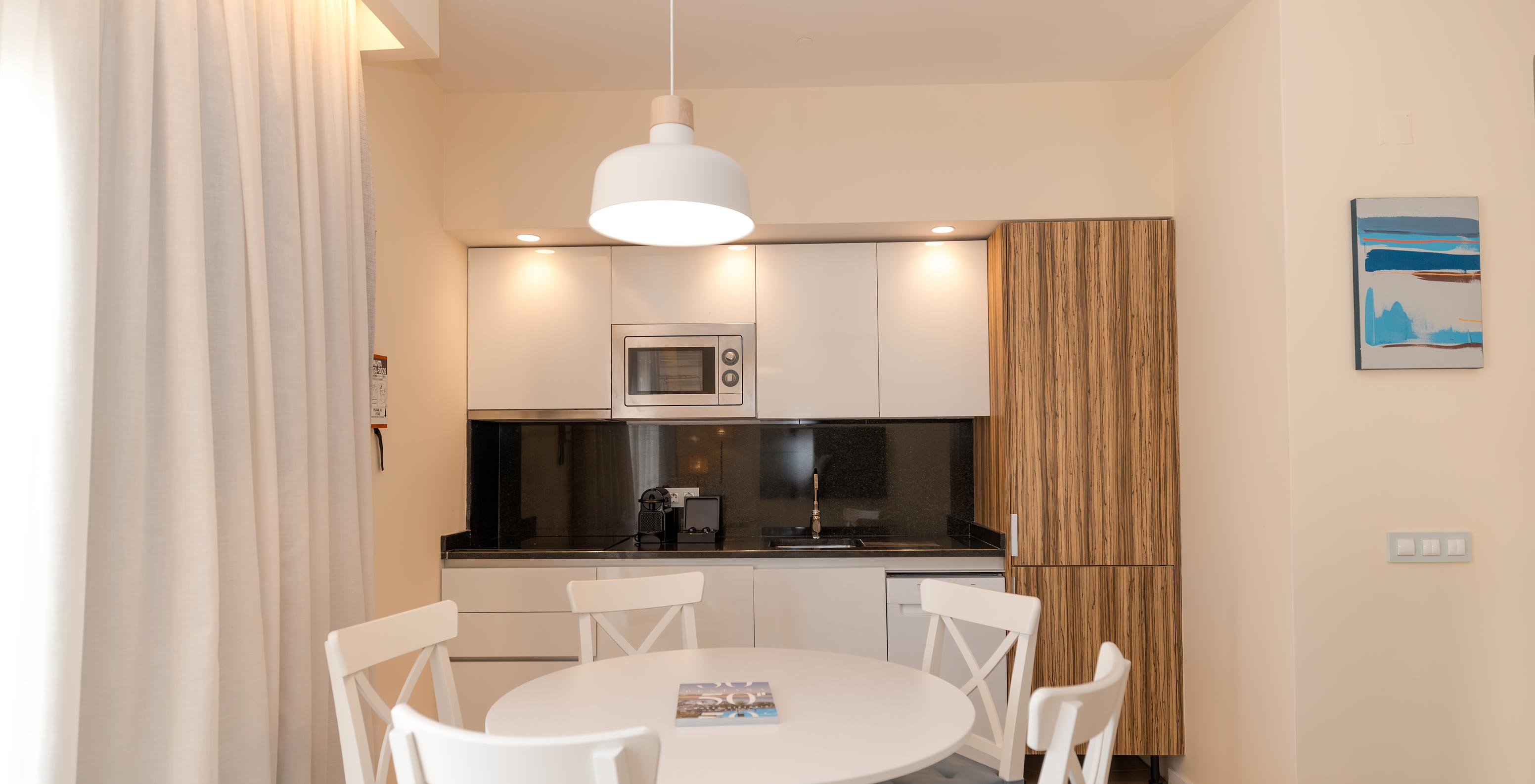 Villa 2 Schlafzimmer Superior Gartenblick im Pestana Alvor Beach Villas hat Esstisch und ausgestattete Küche