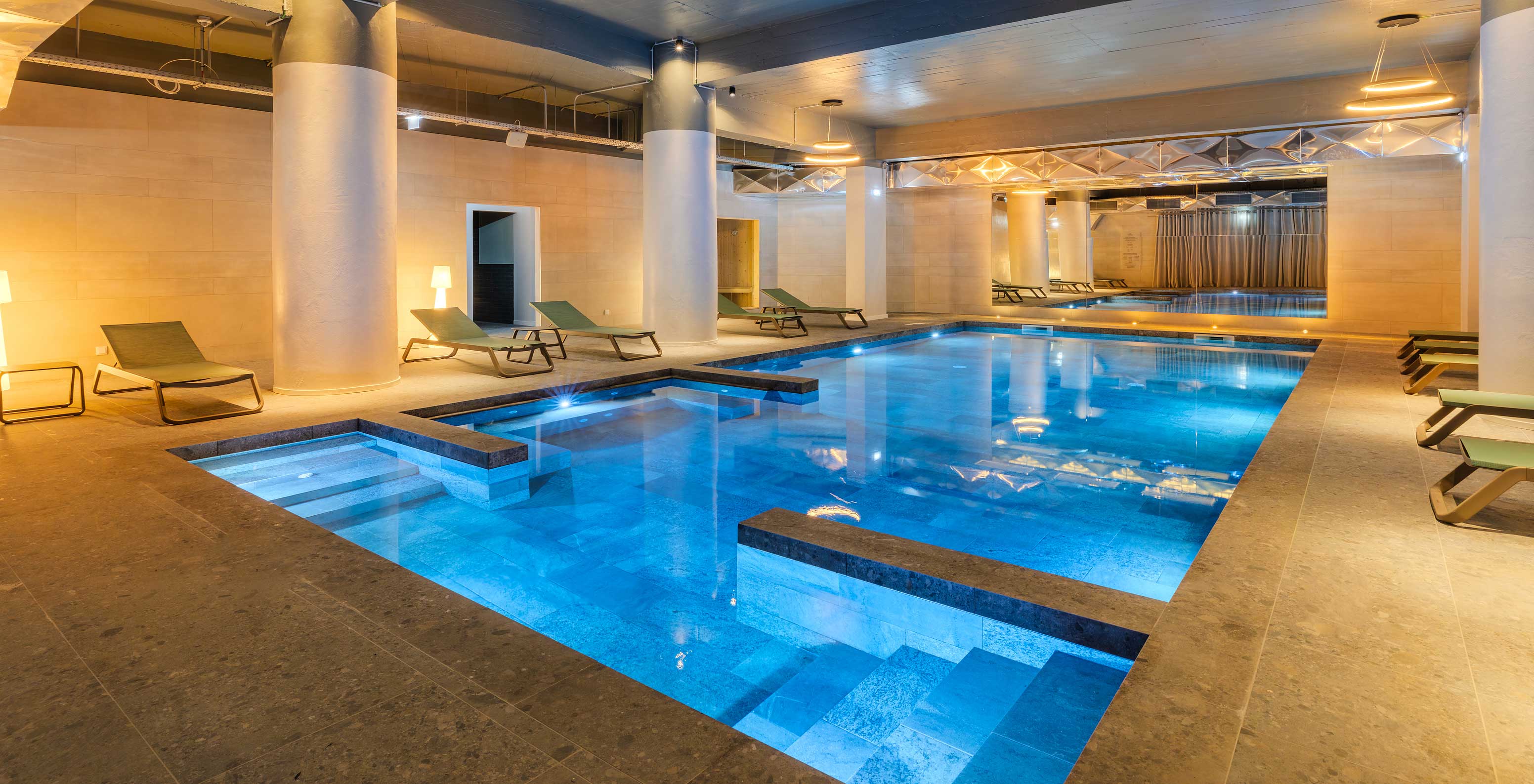 Das Pestana Blue Alvor Beach ein 5 Sterne Hotel mit Pools und in Strandnähe bietet auch einen beheizten Innenpool