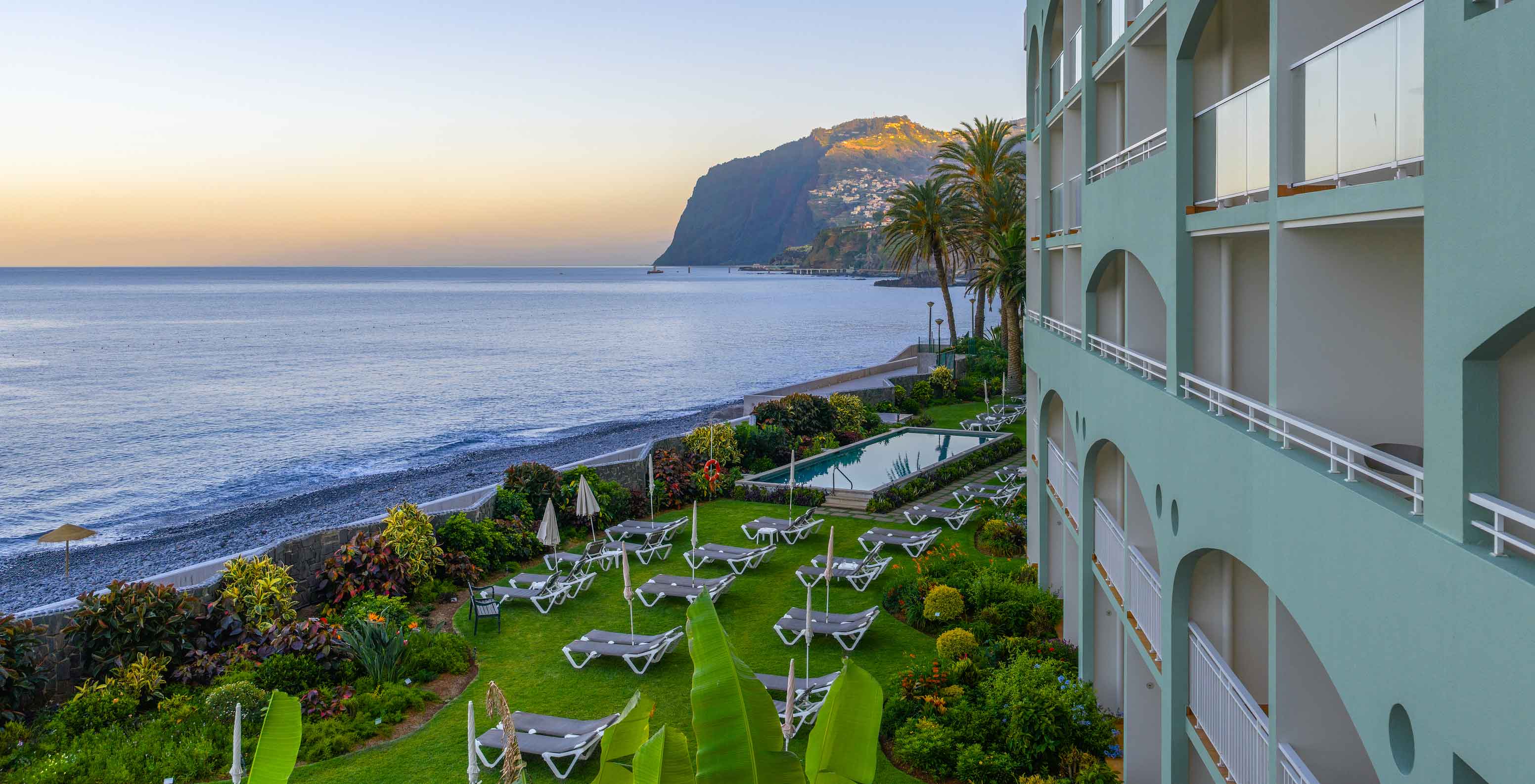 Außenfassade des Pestana Ocean Bay All Inclusive, das 5-Sterne-Hotel in Funchal, Madeira mit Meerblick