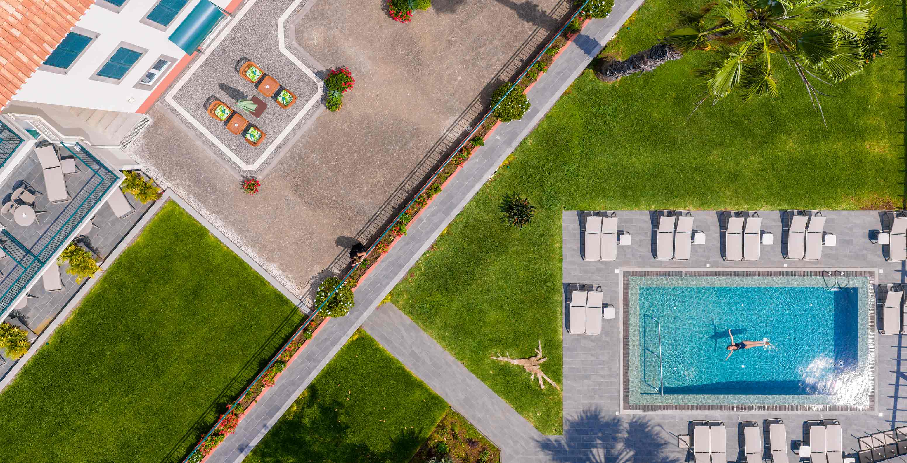 Außenbereich des Pools und Gartens des Pestana Quinta Perestrello, ein 4-Sterne-Hotel nahe dem Zentrum von Funchal