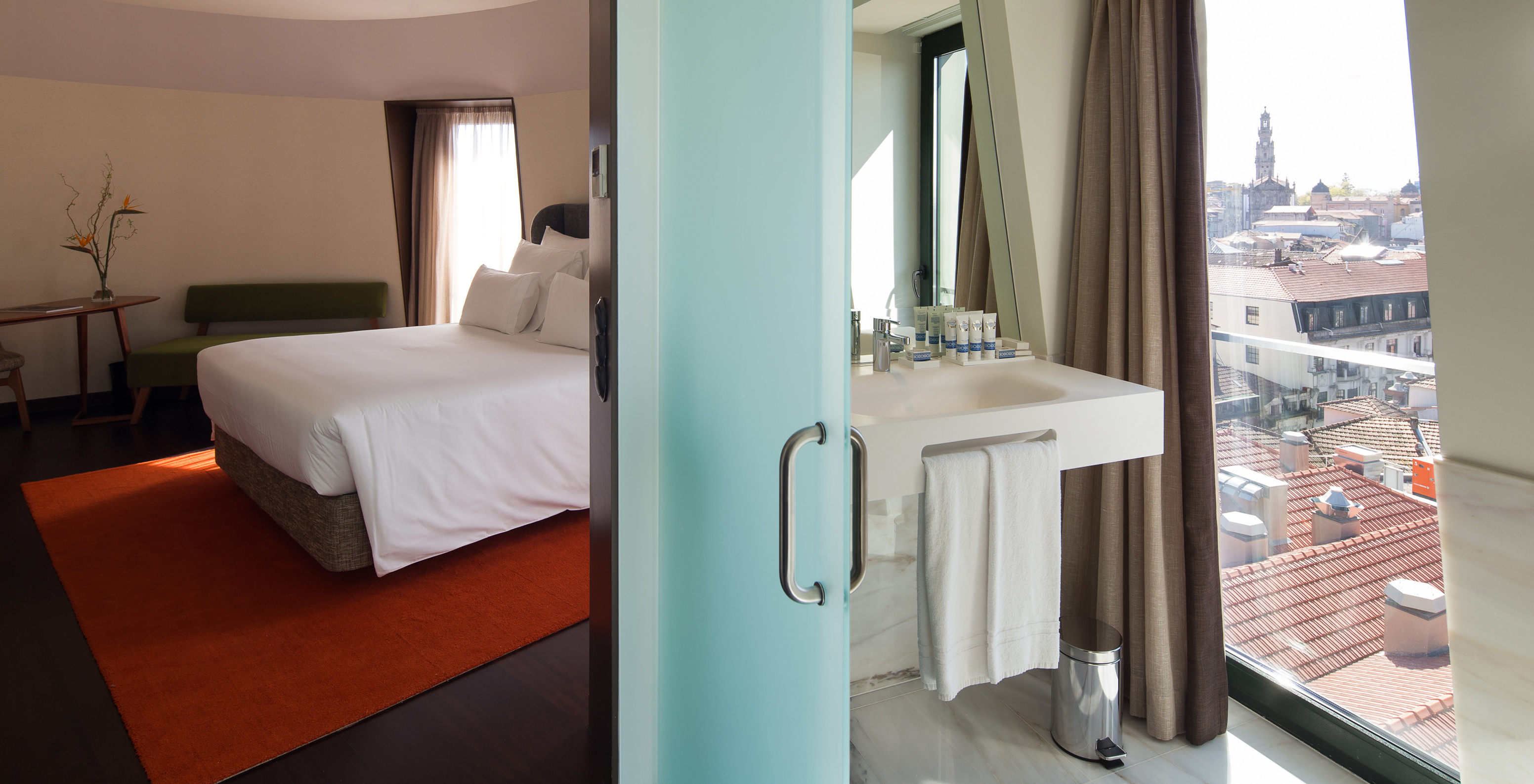 Das Deluxe Superior Grand View Zimmer ist ein geräumiges Zimmer mit herrlichem Blick auf die Stadt 