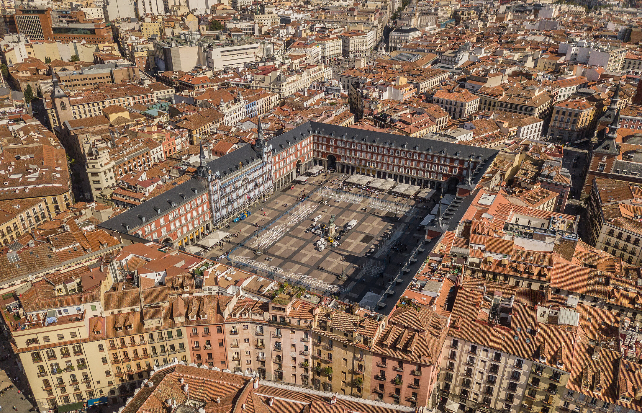 Luftaufnahme über die Plaza Mayor, im historischen Zentrum von Madrid, wo sich das Pestana Plaza Mayor befindet