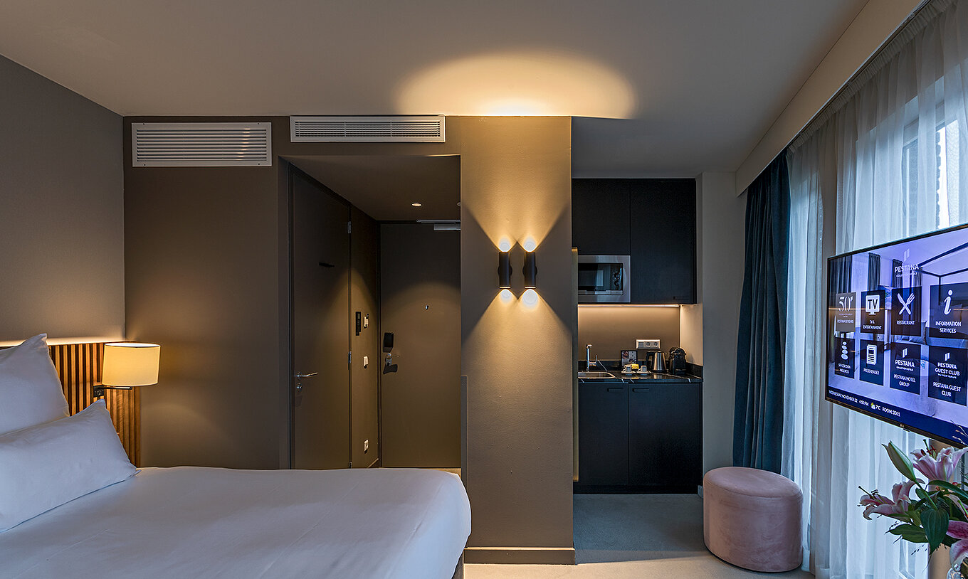 Das Studio Zimmer im Pestana Amsterdam Riverside hat ein Doppelbett