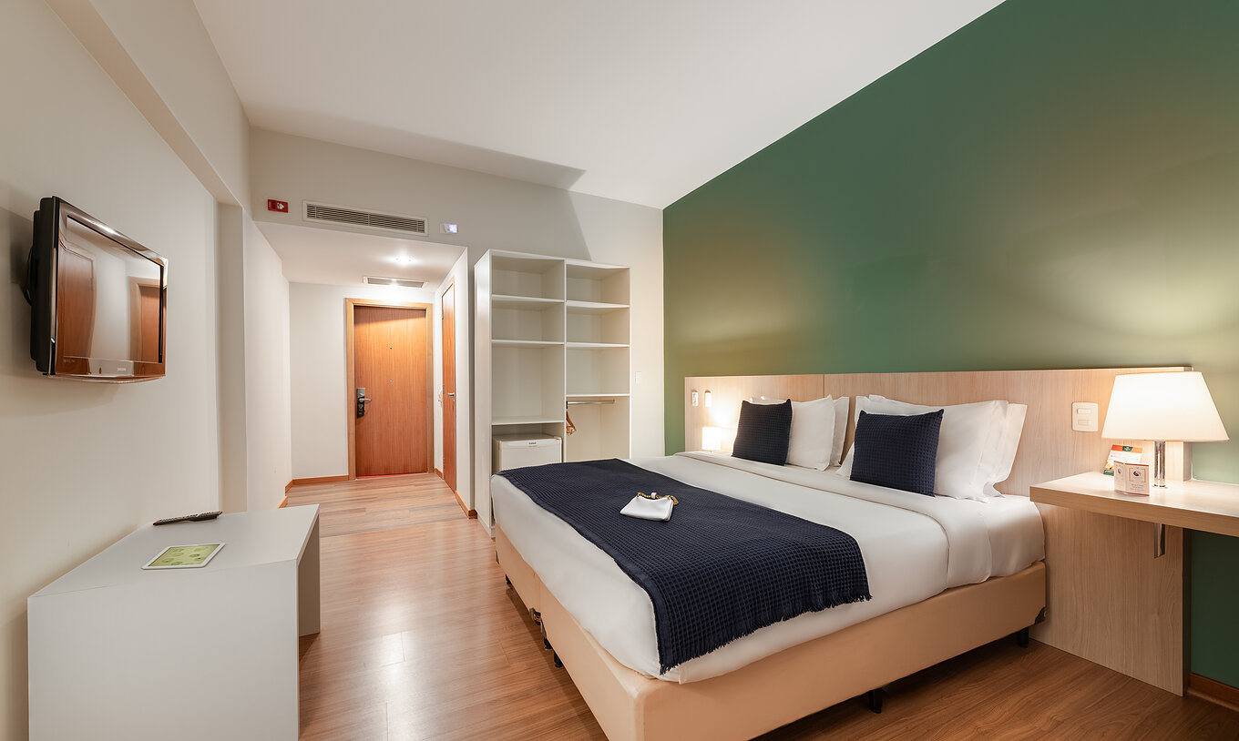 The Adapted Superior at Pestana Curitiba has a spacious room with a large double bed