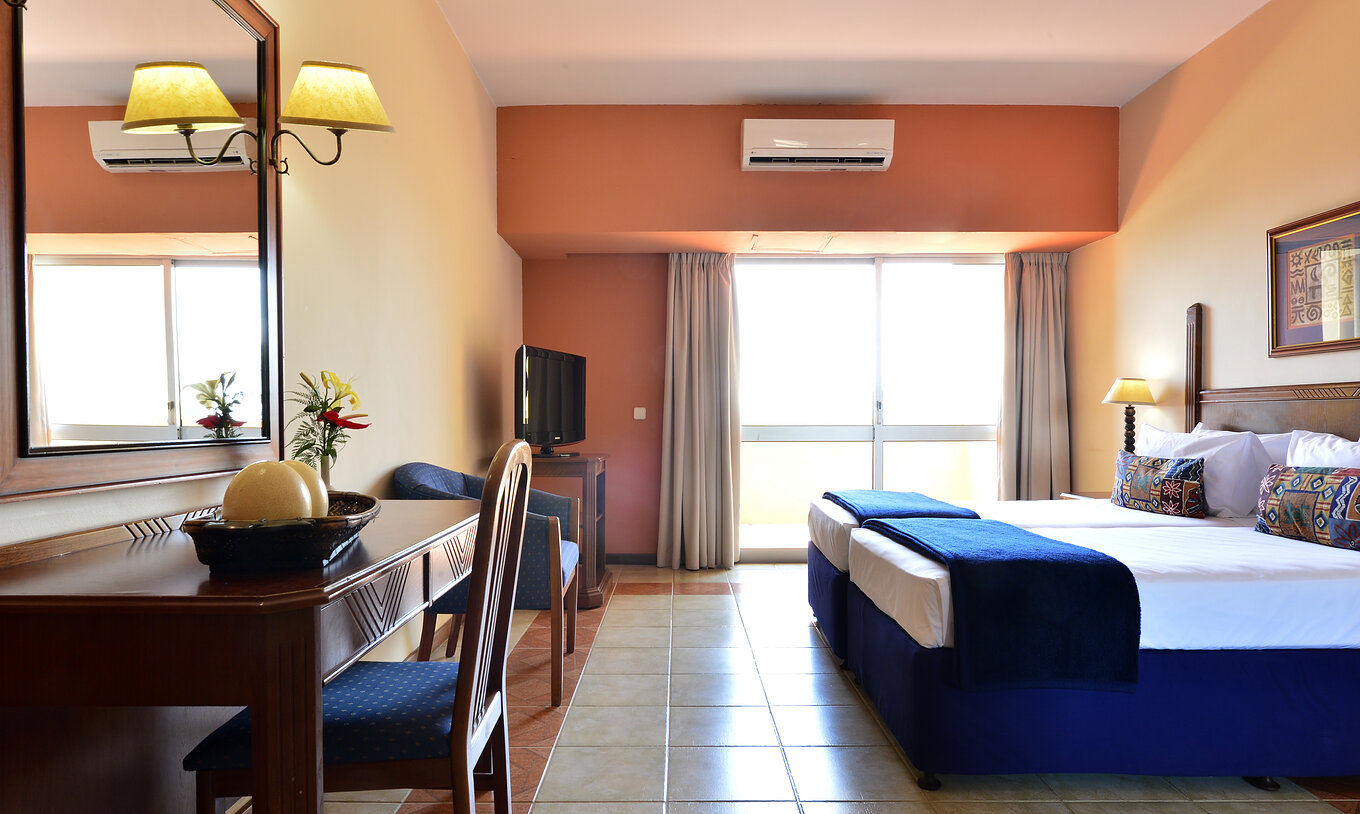 The Executive Double of Pestana Rovuma has two single beds, a desk, television, and air conditioning