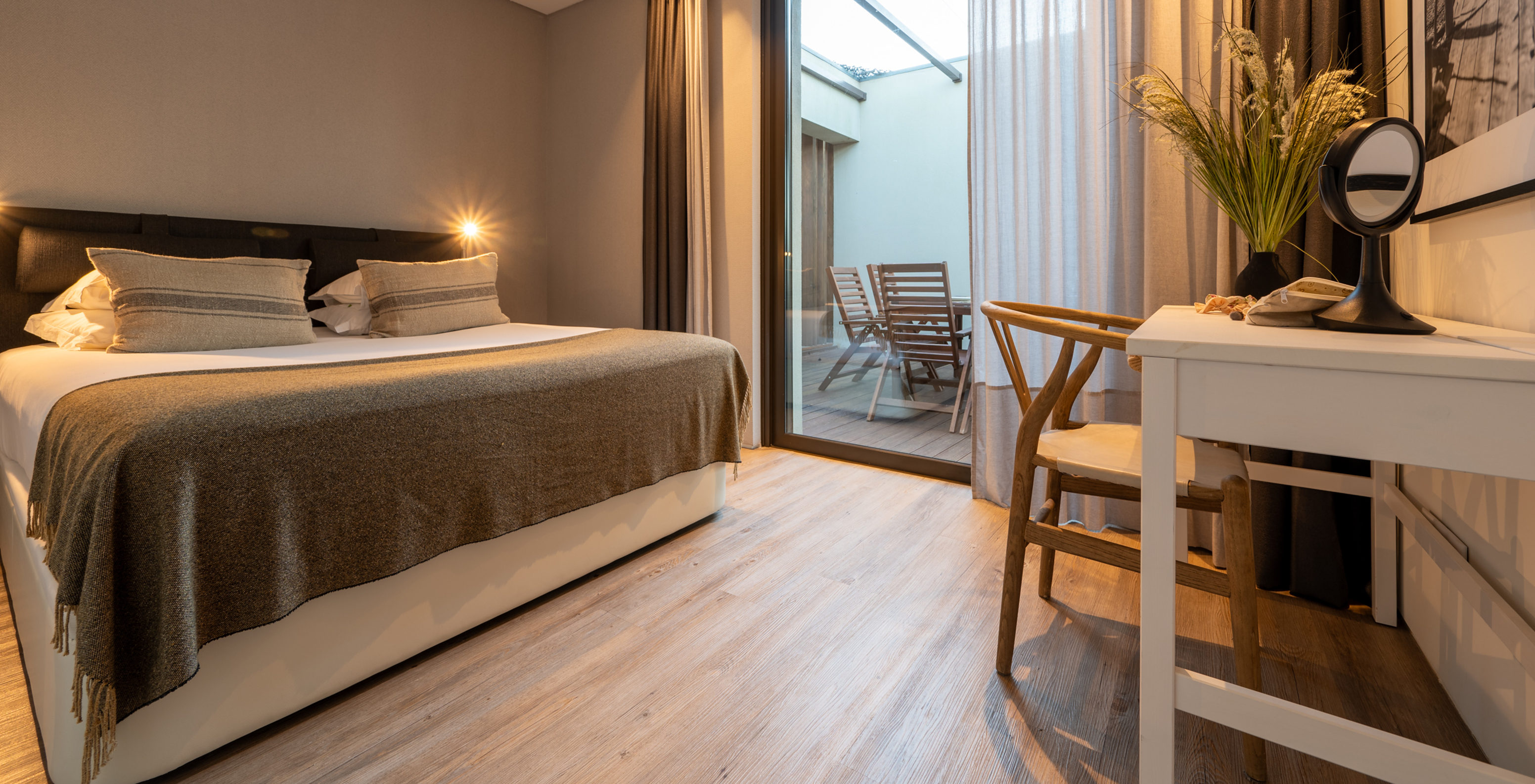 The Beach Villas with Children's Pool of Pestana Tróia Eco Resort have a double bed and a small terrace