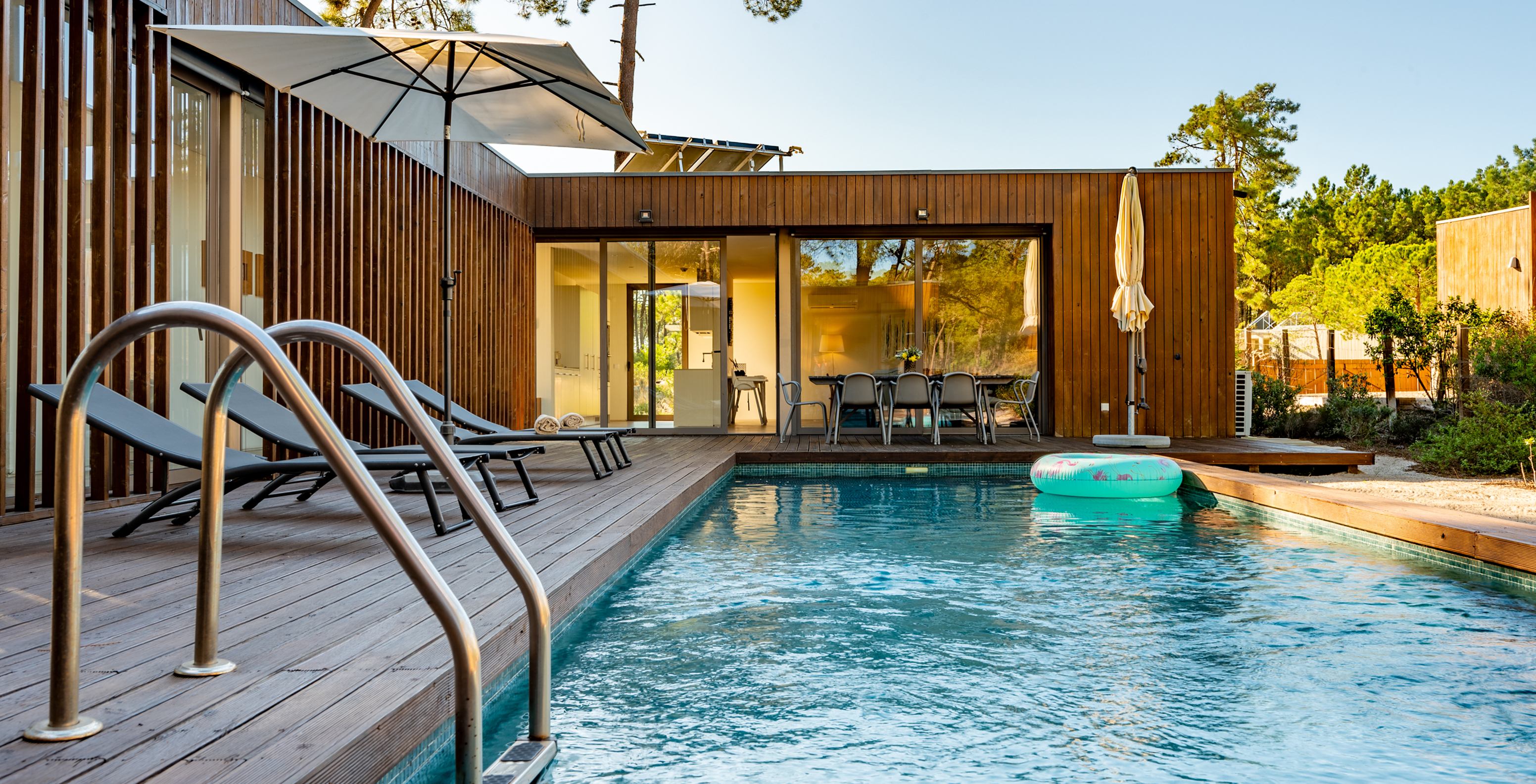 The Deluxe 4 Bedroom Villas with Private Pool of Pestana Tróia Eco Resort has sun loungers in the pool area