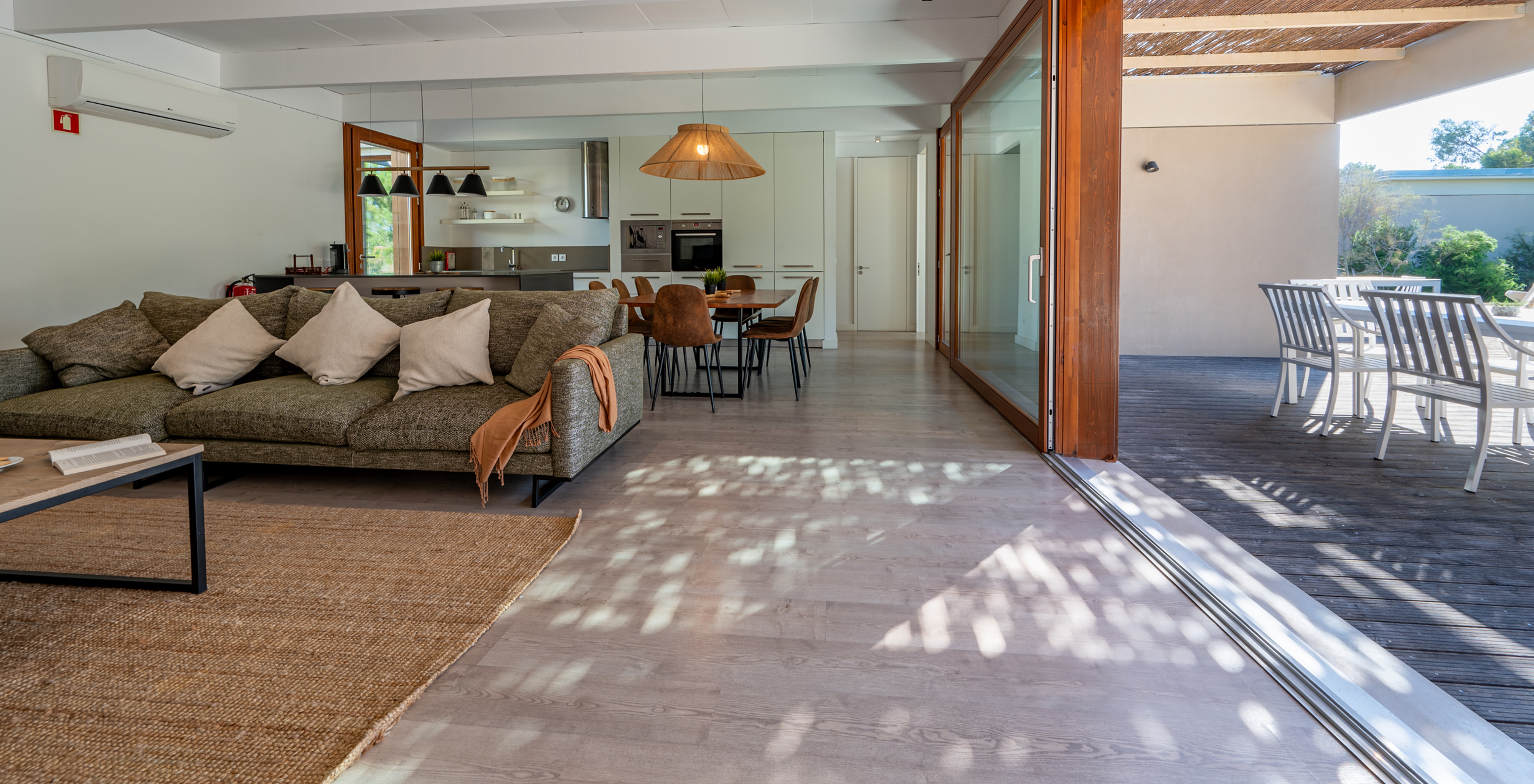 The Beach Villa with Private Pool of Pestana Tróia Eco Resort has a living room connected to the kitchen and a terrace