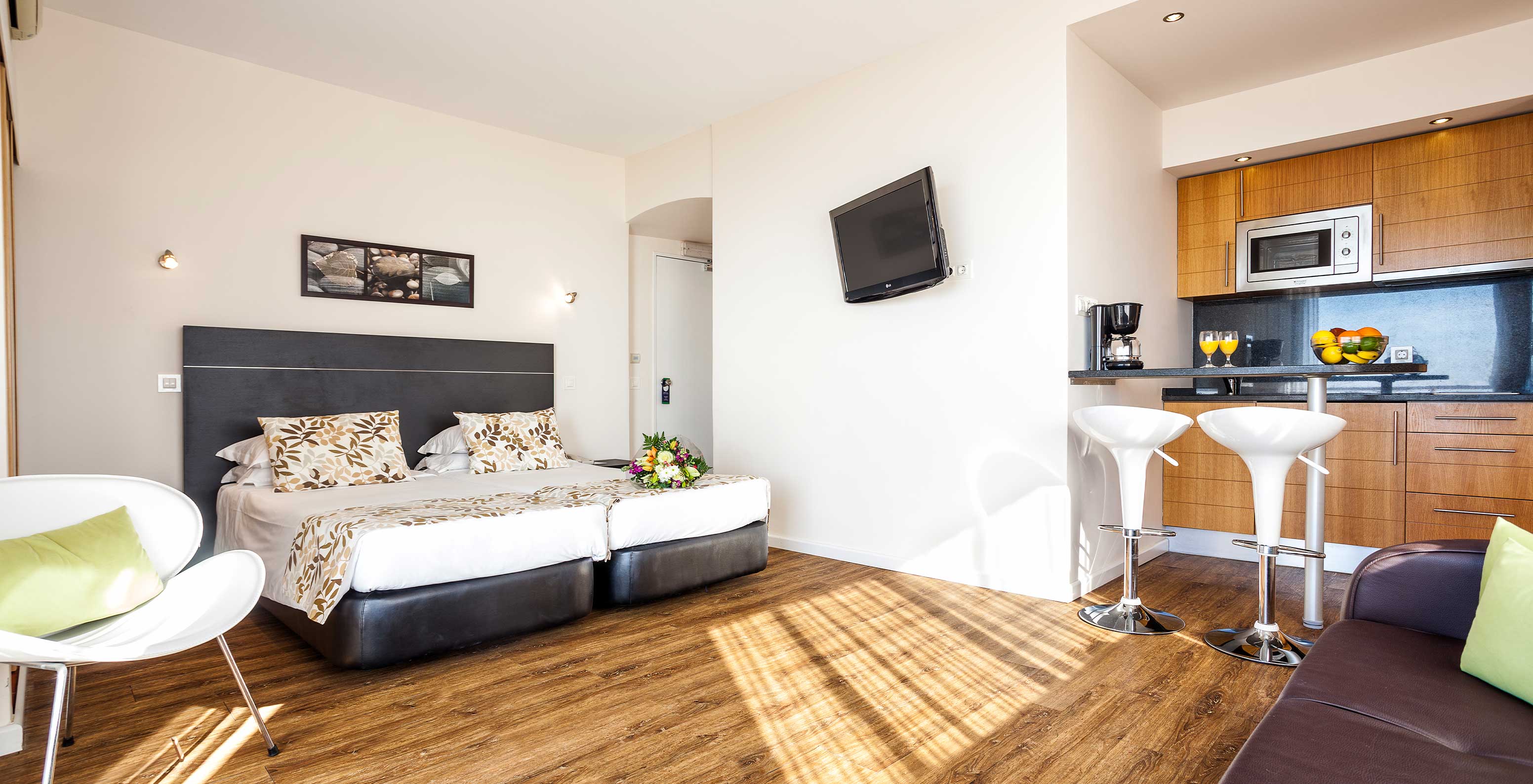 The Sea View Studio at Pestana Alvor Atlântico is a spacious apartment with a TV and kitchenette