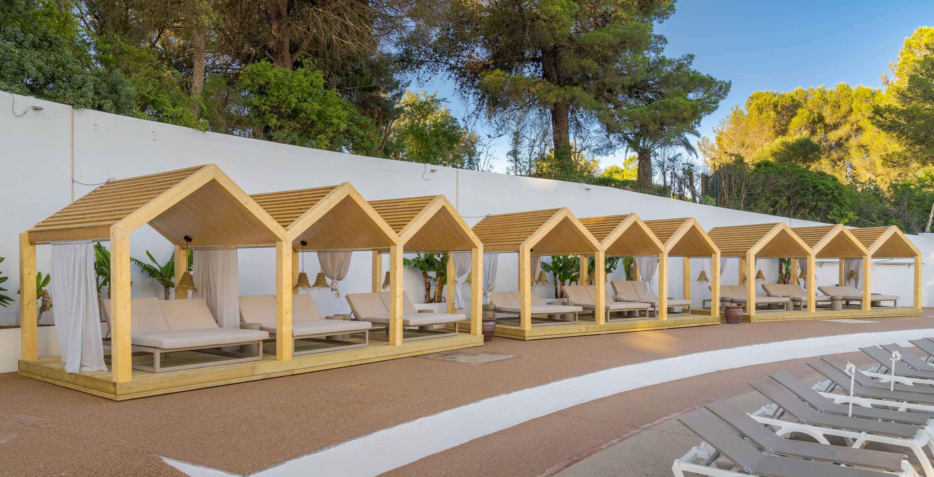 Pestana Blue Alvor Beach, a 5-star hotel with a pool near the beach, has gazebos for relaxing by the outdoor pool