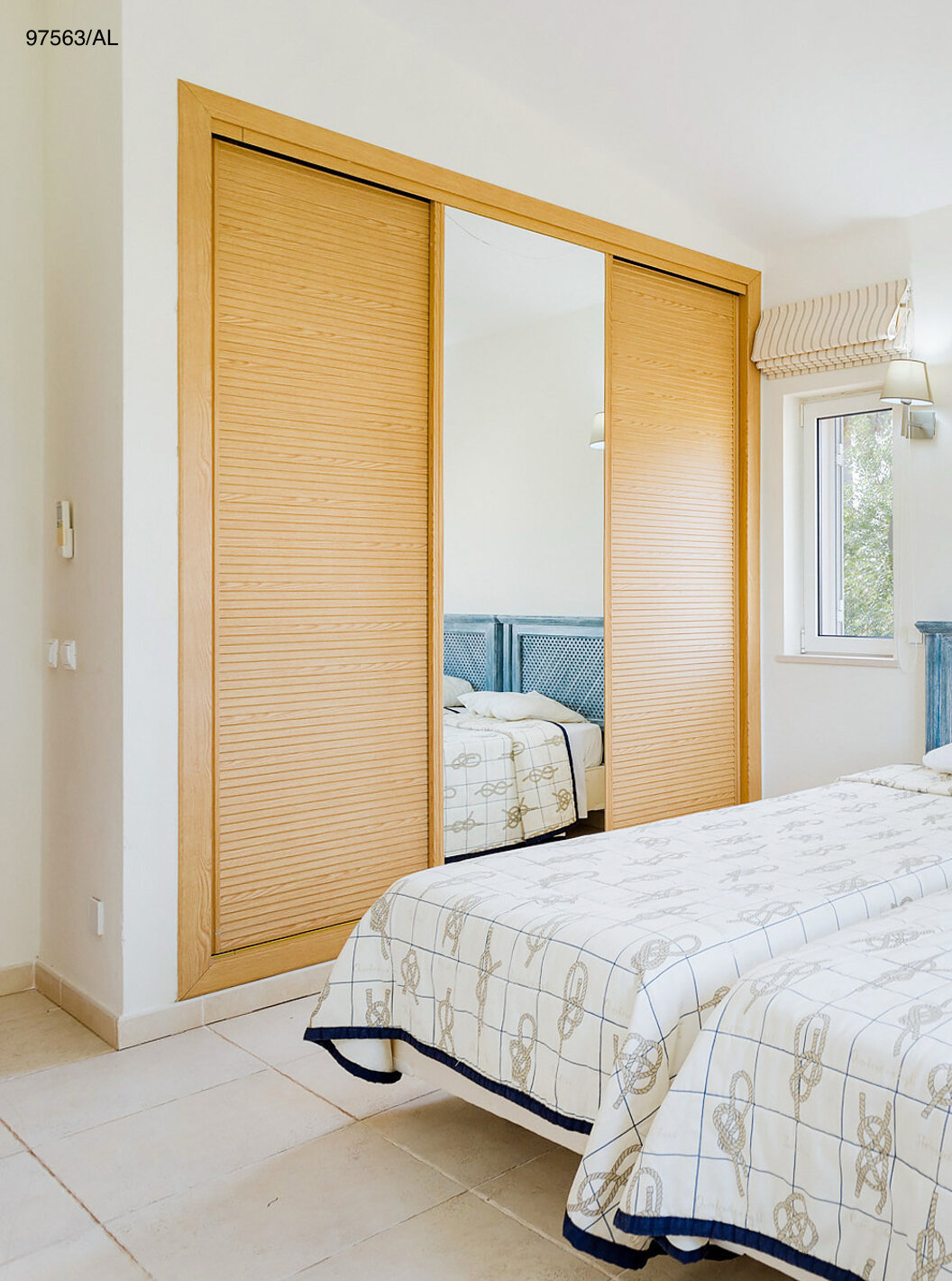 The Pestana Carvoeiro Golf T3 Superior Apartment has a bedroom with two single beds and a nightstand