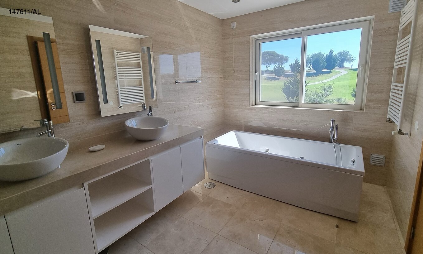 The Pestana Carvoeiro Golf V5 Superior Villa has a bathroom with two sinks, a bathtub, and a mirror
