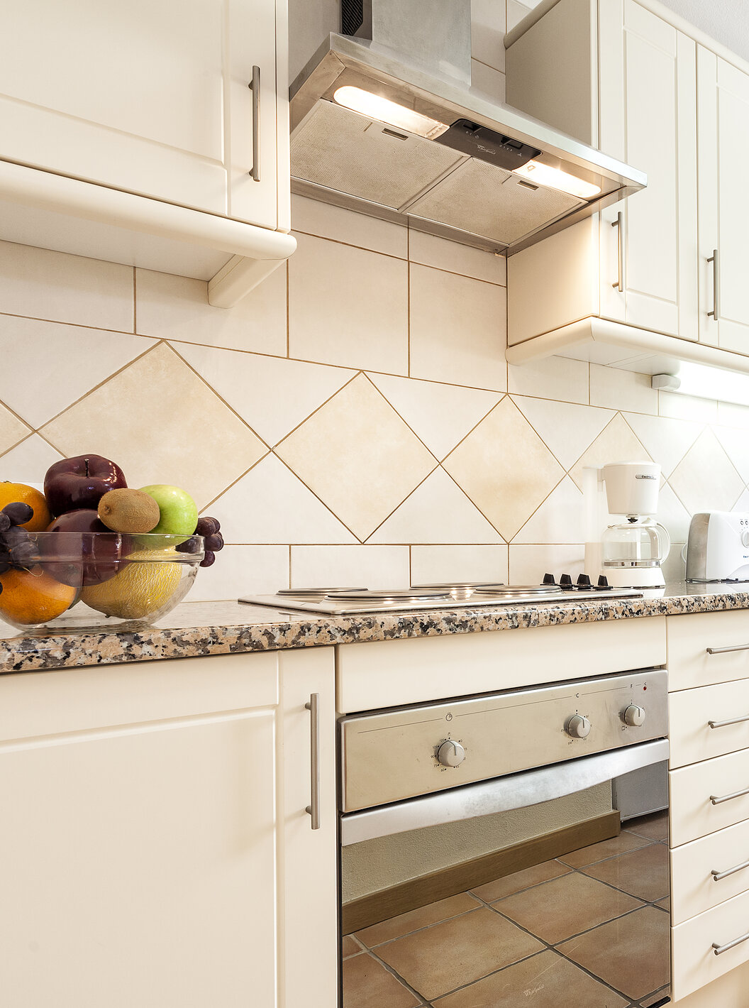 The Studio do Pestana Palm Gardens has a double bed with a green bedspread, a sofa, a table and a window