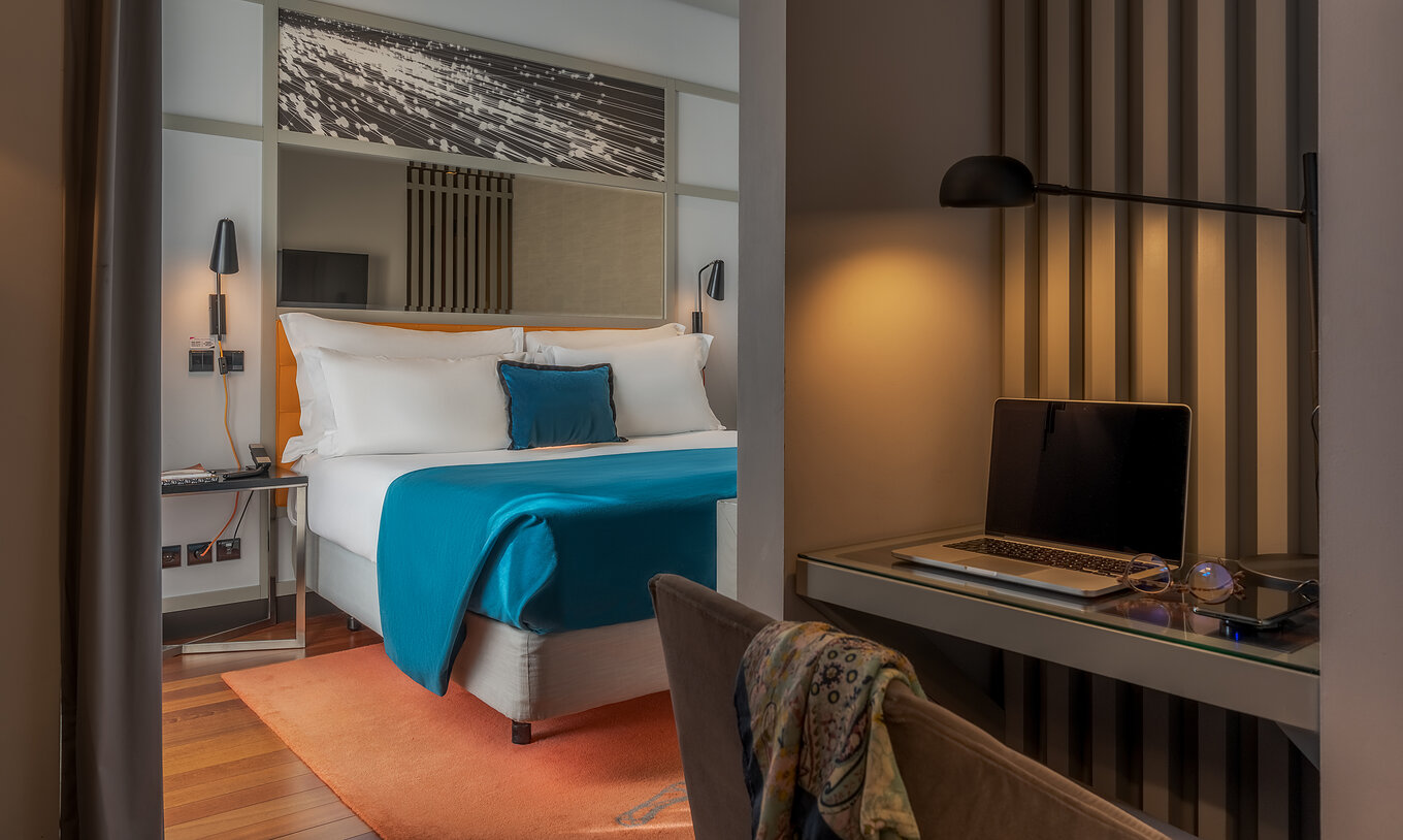 The CR7 Superior Rooftop has a desk and a double bed at Pestana CR7 Lisboa