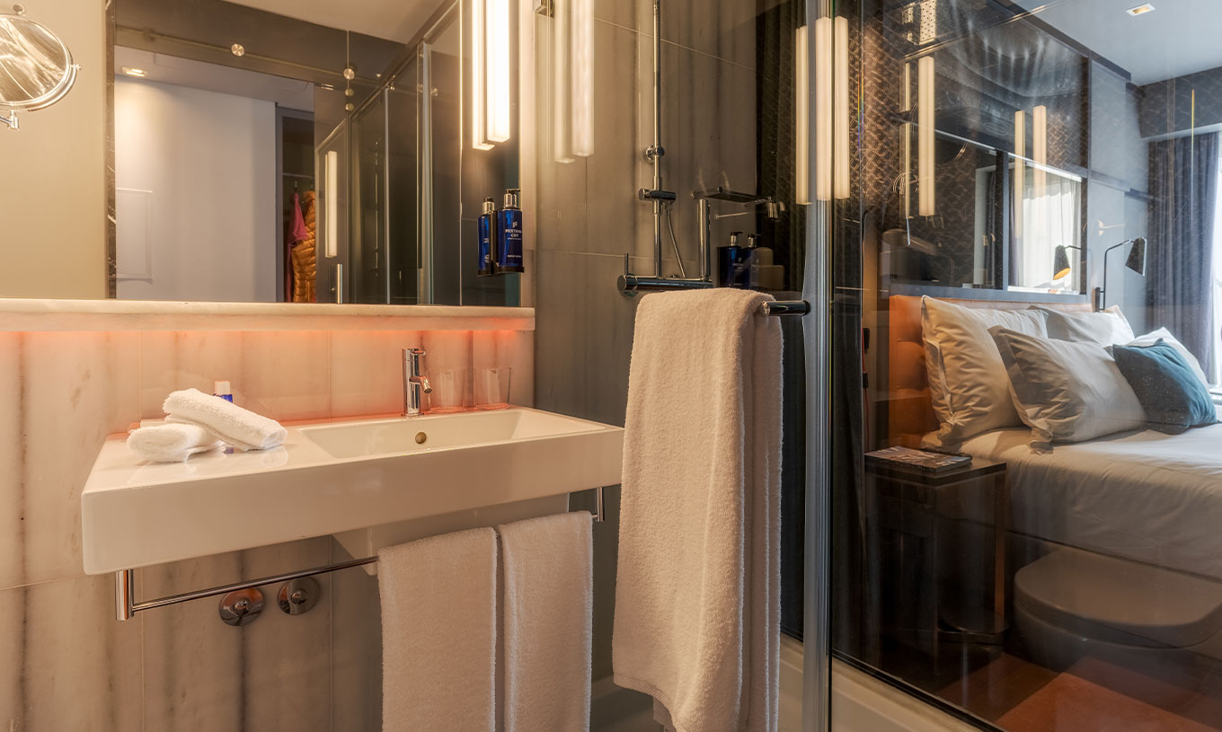 The CR7 Superior Room at Pestana CR7 Lisboa has a bathroom with mirror, sink, and shower