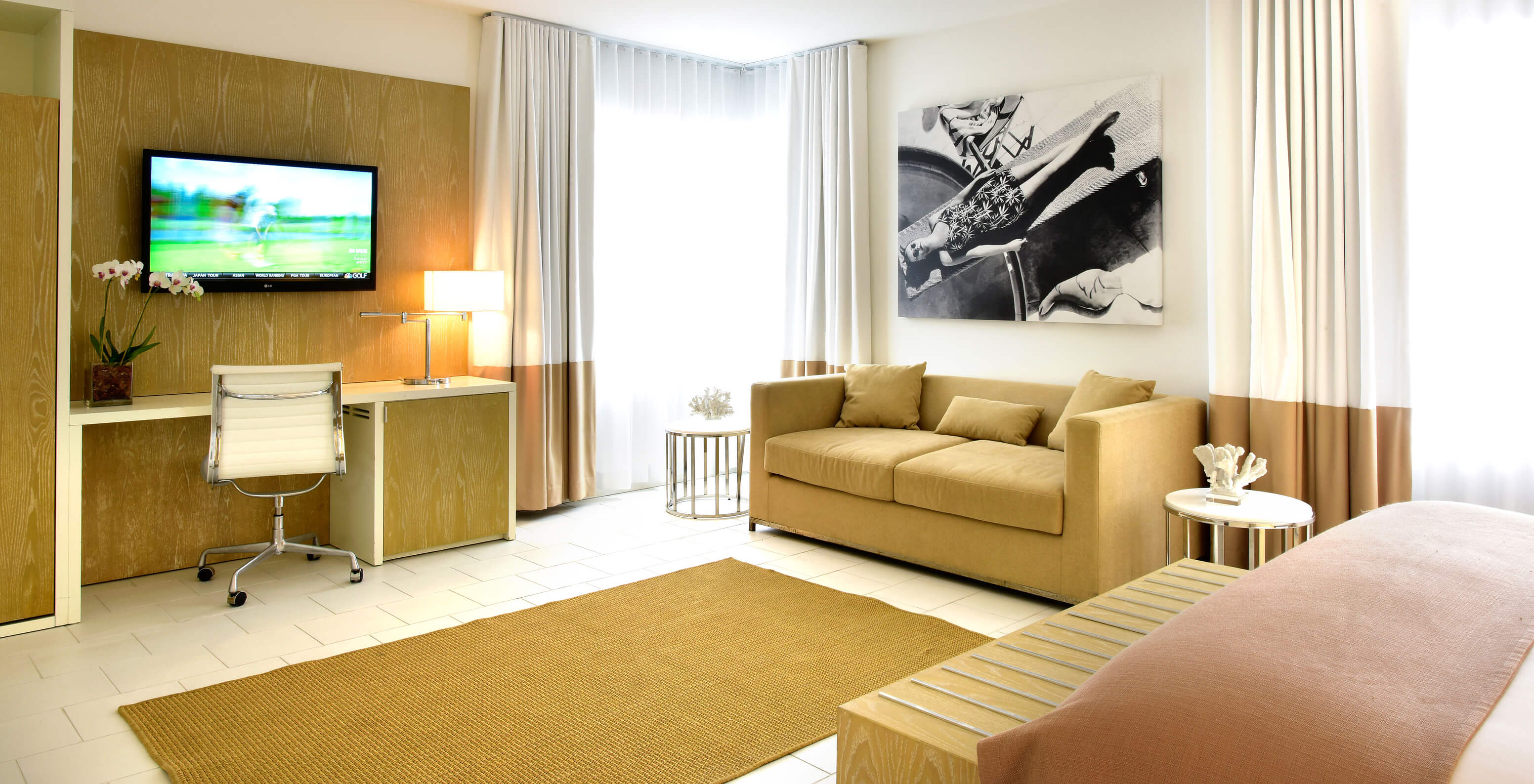 The Deluxe with Sofa Bed at Pestana Miami South Beach has a living room with sofa, desk and TV