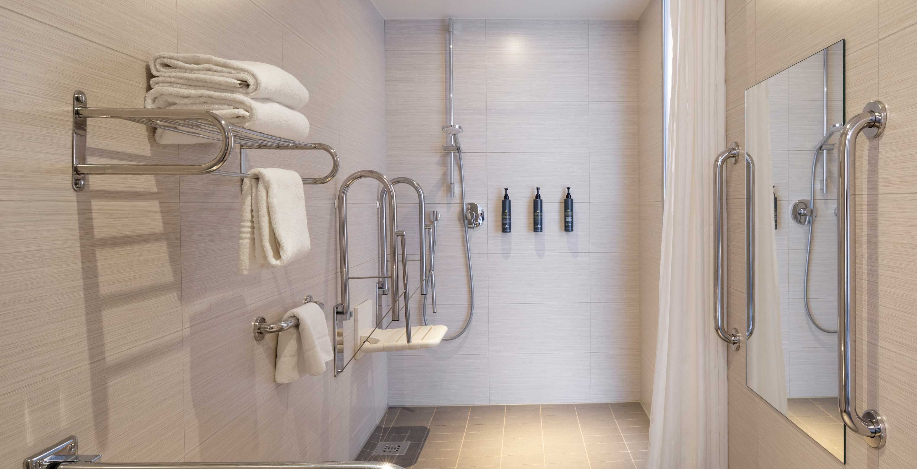 The Family at Pestana Brussels Schuman has a bathroom adapted for people with reduced mobility