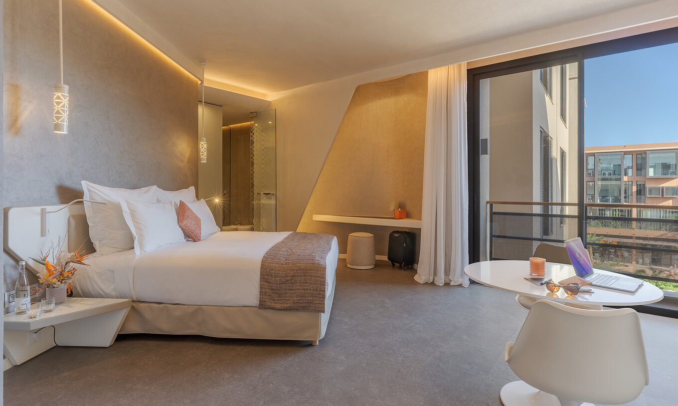 The CR7 Superior Avenue at Pestana CR7 Marrakech has a room with modern decor, wall lights, and two single beds