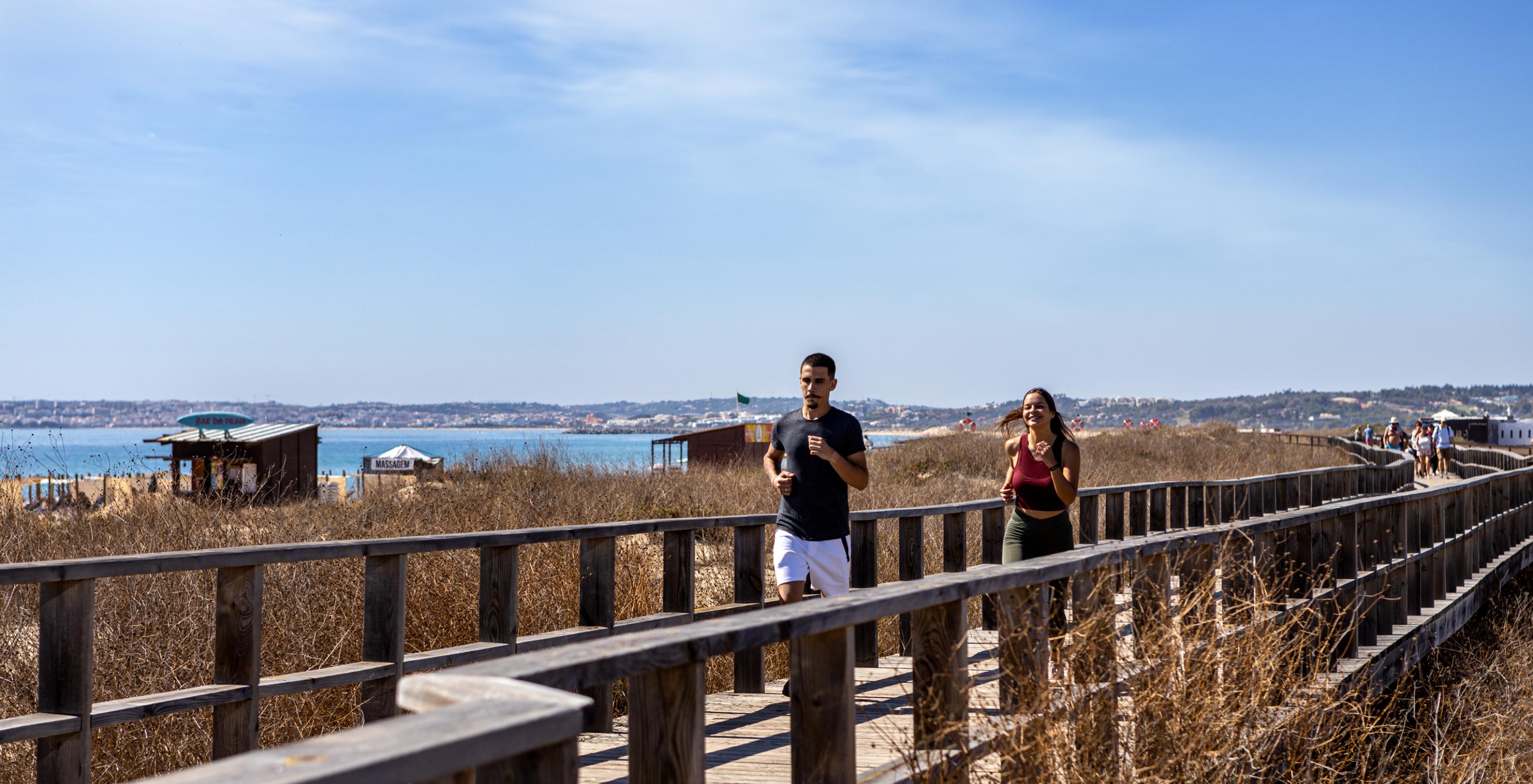 Boardwalks to the beach, ideal for family strolls or a run with sea views