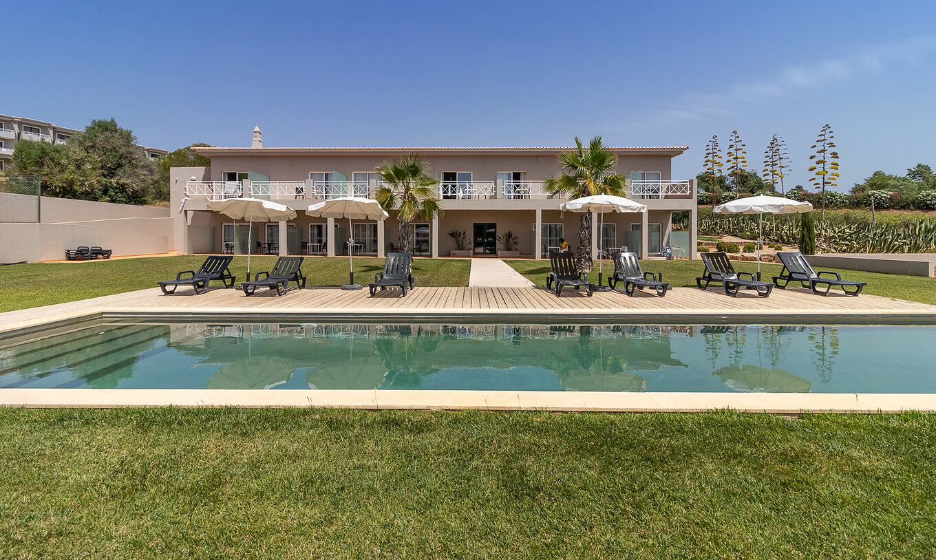 Classic Room at Pestana Gramacho Residences with pool access, sunbeds and umbrellas in a well-kept garden