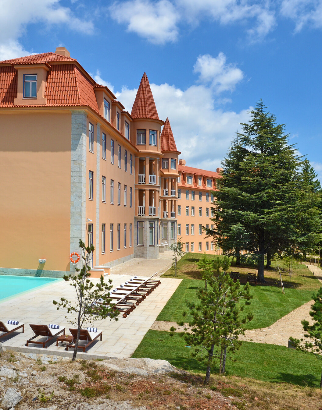 Pousada Serra da Estrela, a historic hotel in Serra da Estrela, whose building is the former sanatorium of Serra da Estrela
