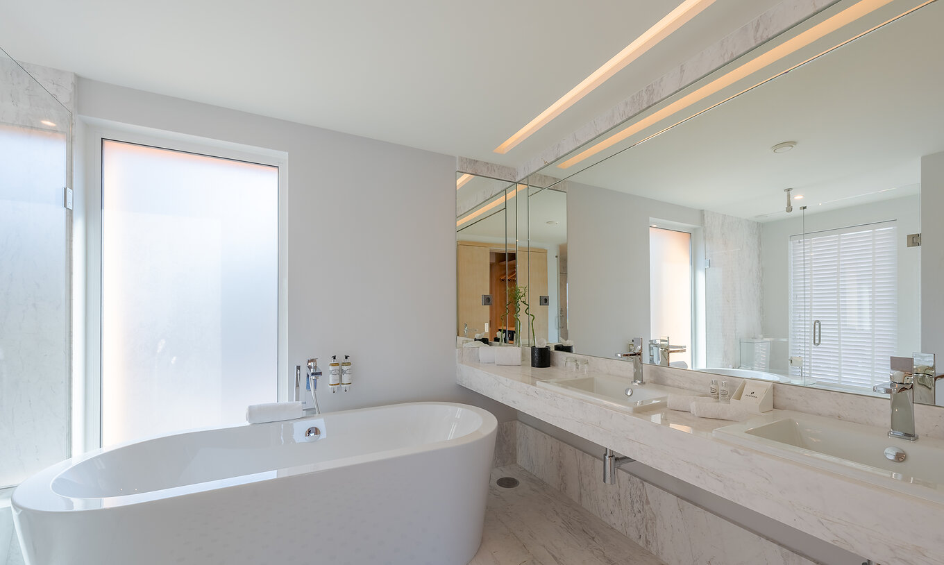 The Douro Suite at Pestana Douro Riverside features a bathroom with a bathtub, sink, and mirror