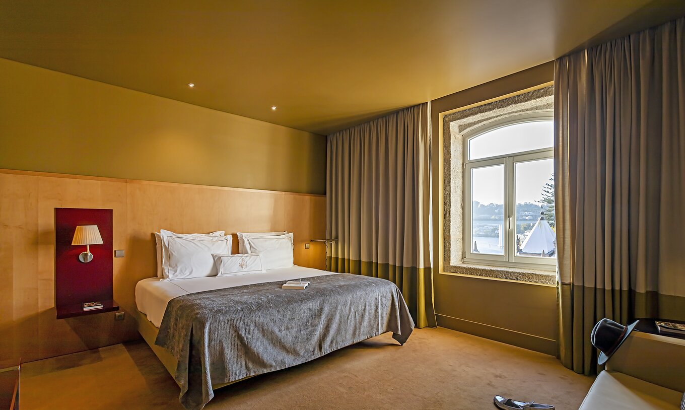 The Executive has a double bed with a window overlooking the Douro River