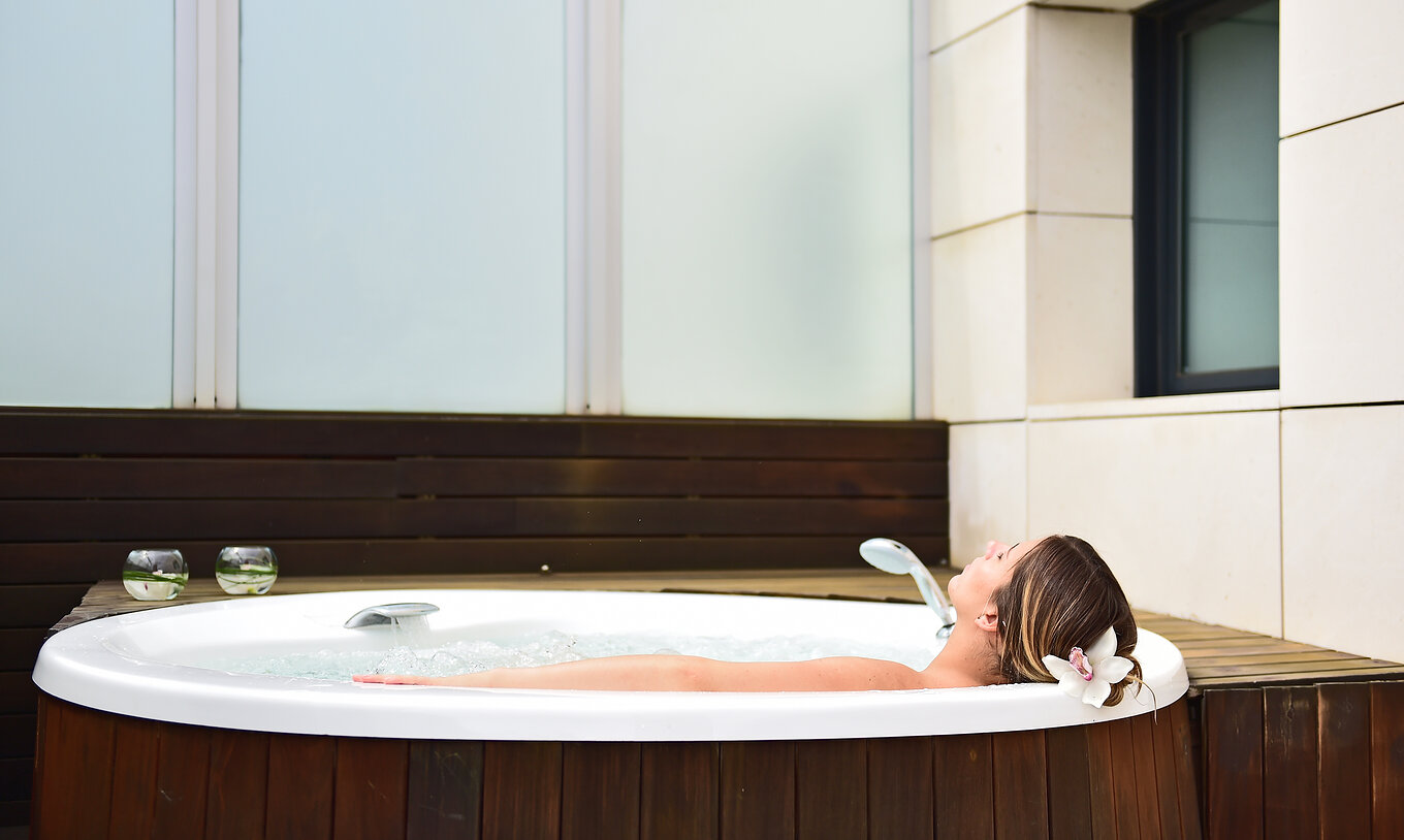 The Junior Suite with Jacuzzi on the terrace at Pestana Arena Barcelona has a terrace with chairs to relax