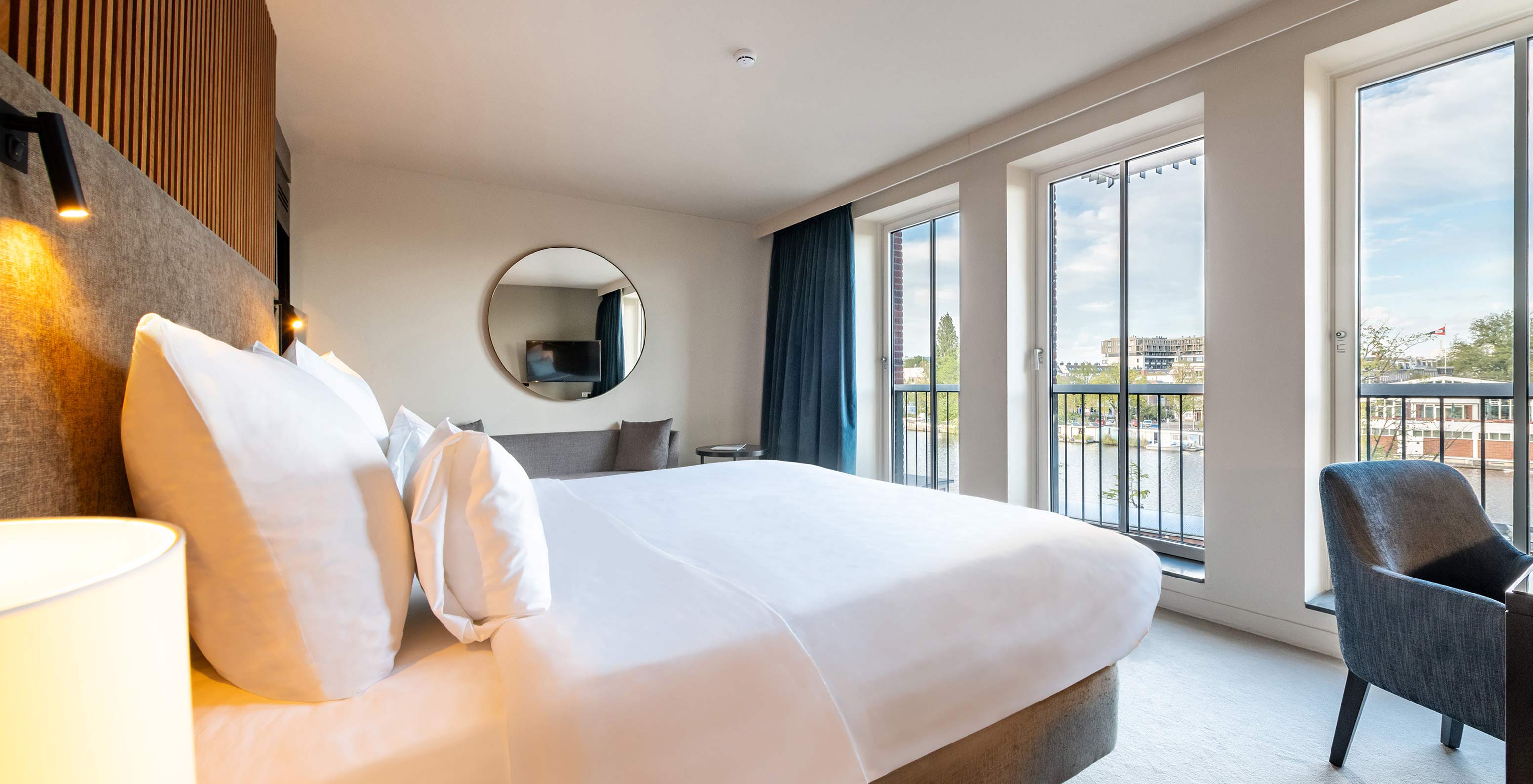 The Premium River View at Pestana Amsterdam Riverside has a comfy double bed, river view and large windows