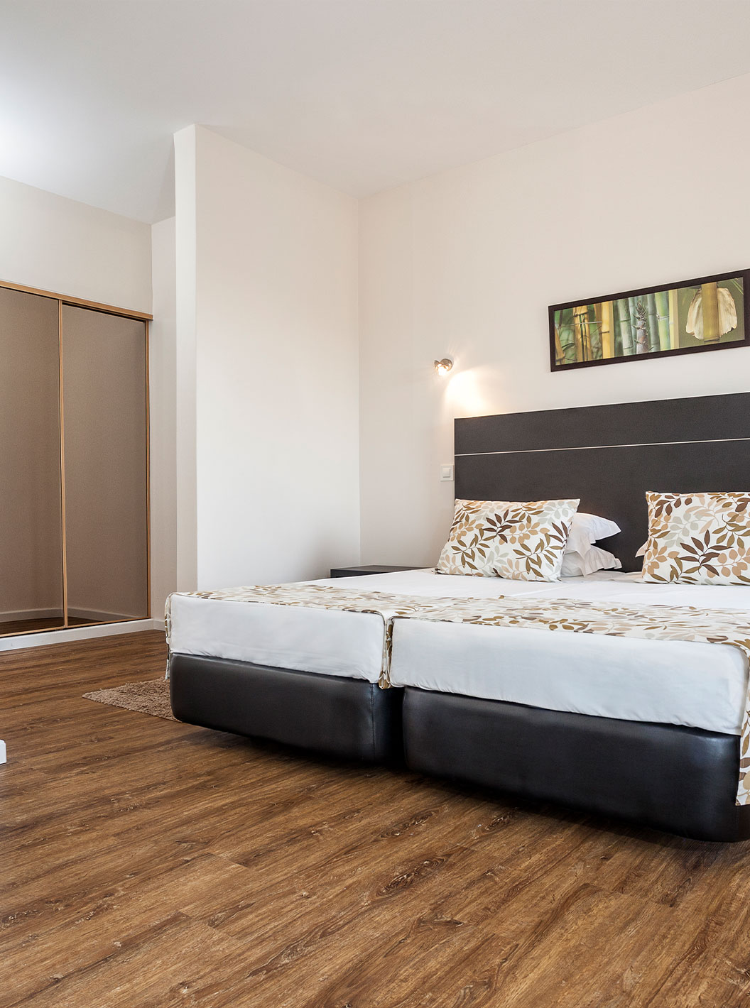 El Apartamento T1 Vista Mar del Pestana Alvor Atlântico tiene cama matrimonial, una silla y un armario