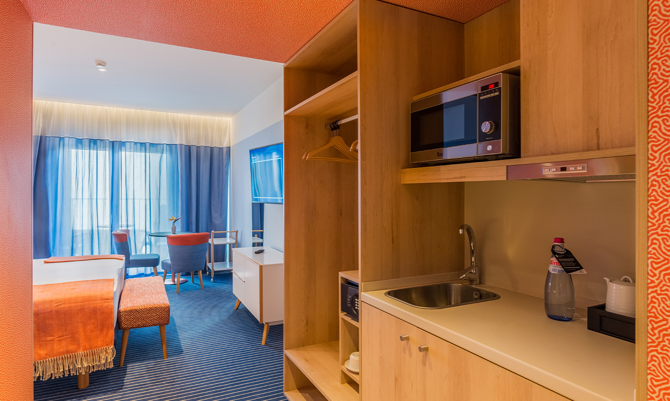El Estudio Deluxe Vista Mar del Pestana Casino Studios tiene una cocina con microondas y fregadero y una cama doble