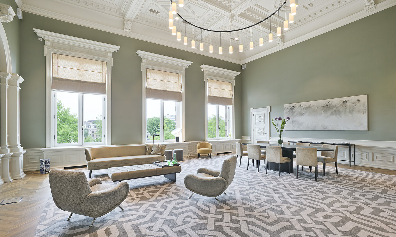 La Presidencial Suite - River View del Pestana Amsterdam Riverside tiene sala de estar amplia, con sofá y sillones