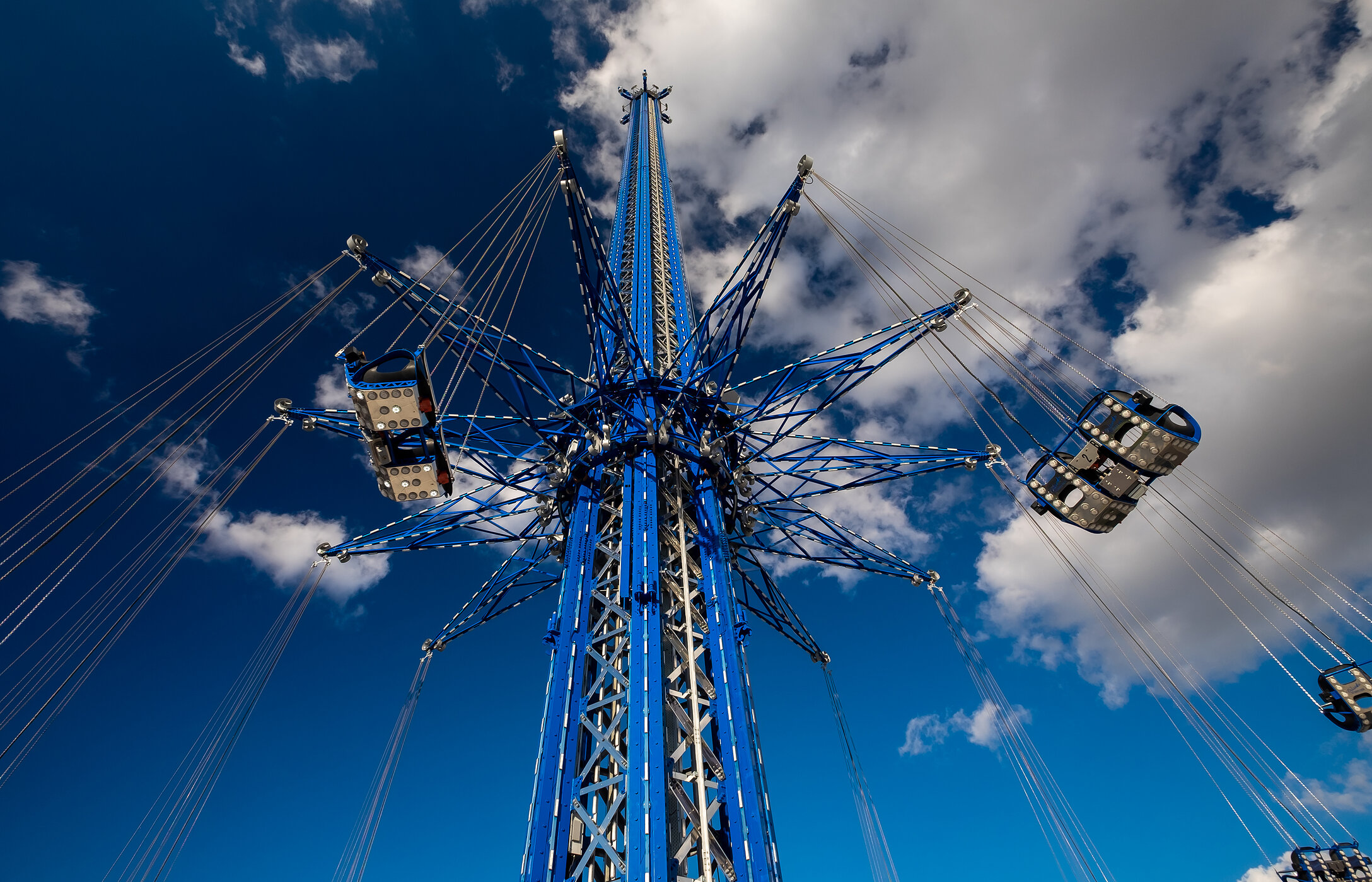 Vista de la atracción Starflyer en Orlando, que ofrece una experiencia de vuelo libre a grandes alturas
