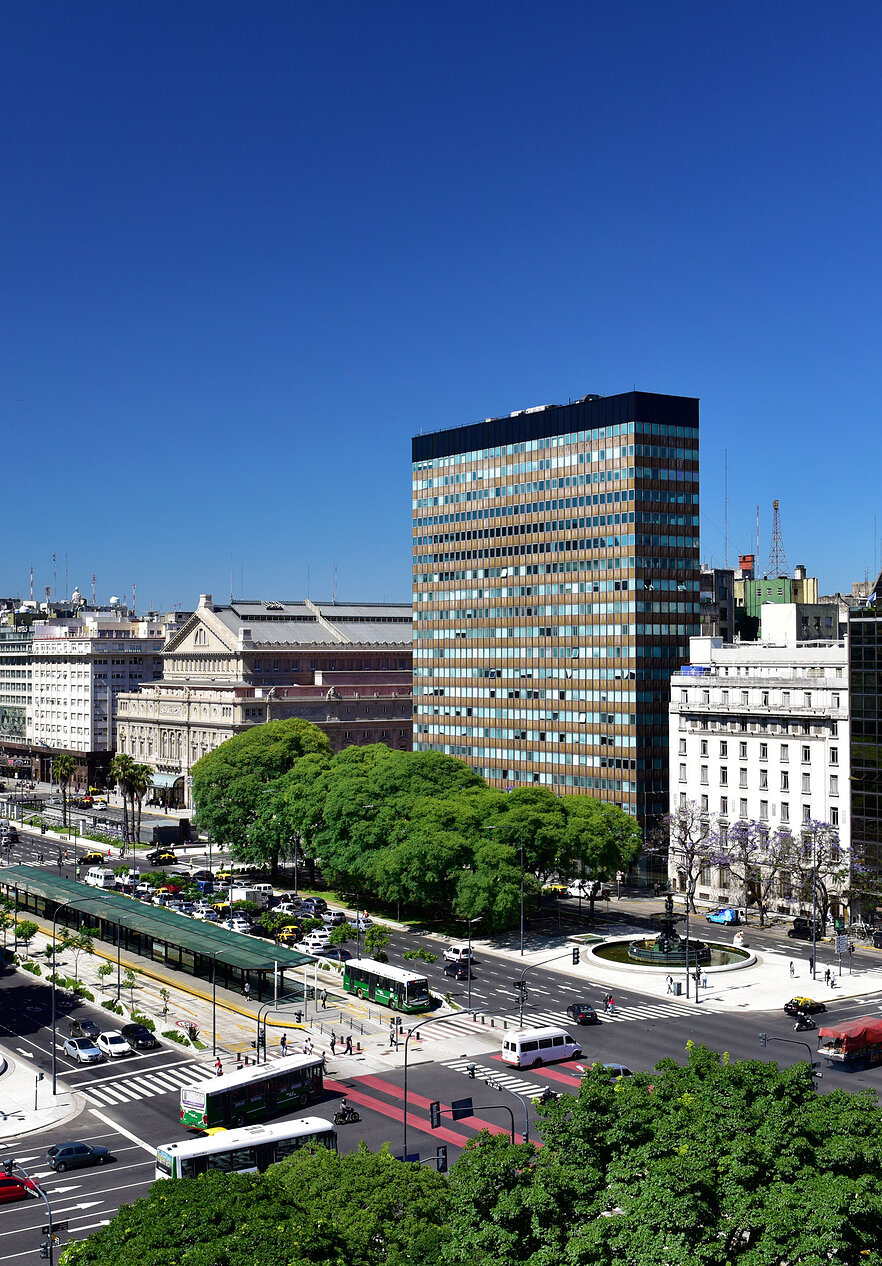 Descubra Argentina y explore edificios históricos y modernos, y la vida cultural de Buenos Aires.