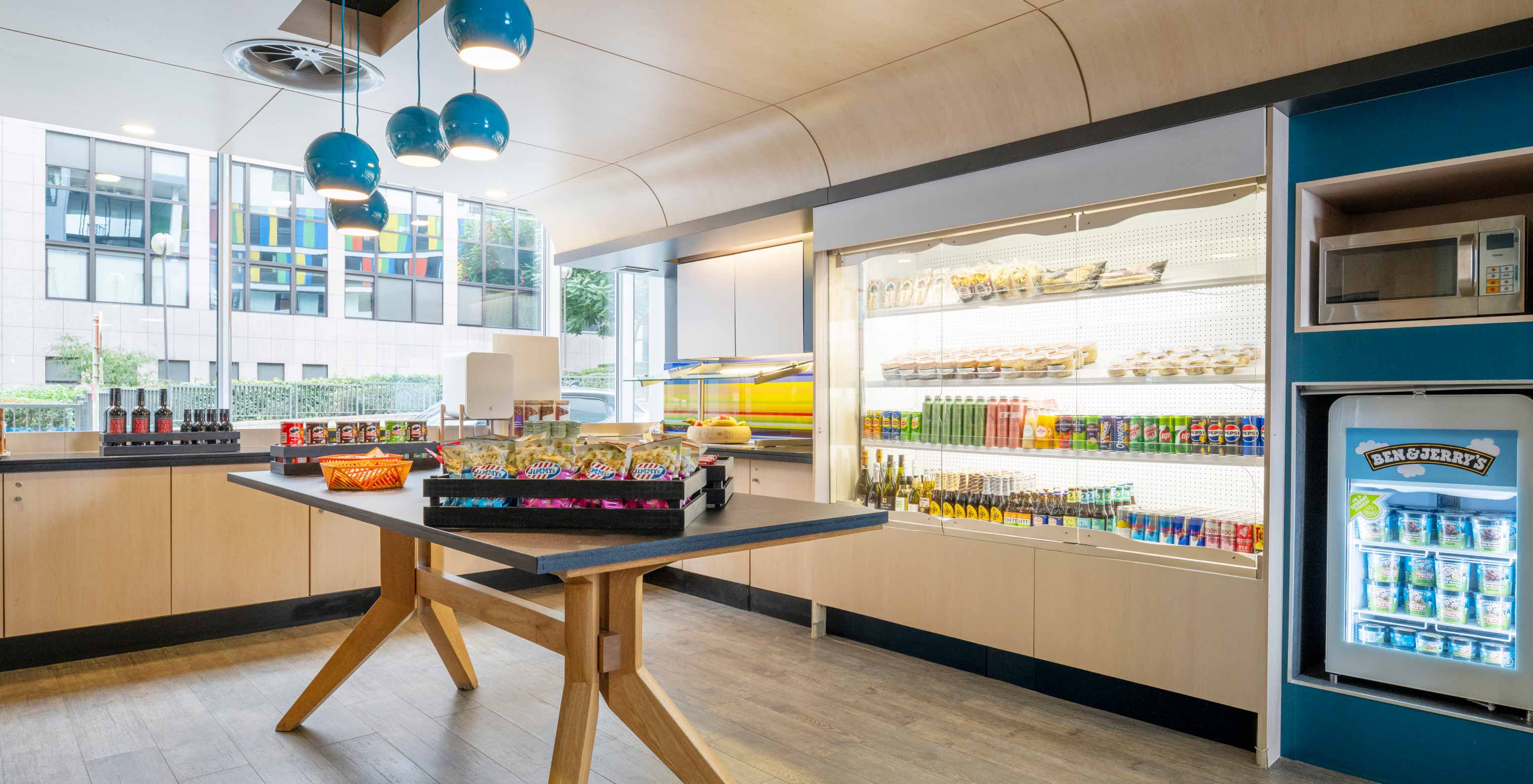 Zona Grab and Go en Pestana Brussels Schuman, hotel en Bruselas cerca del Parlamento Europeo