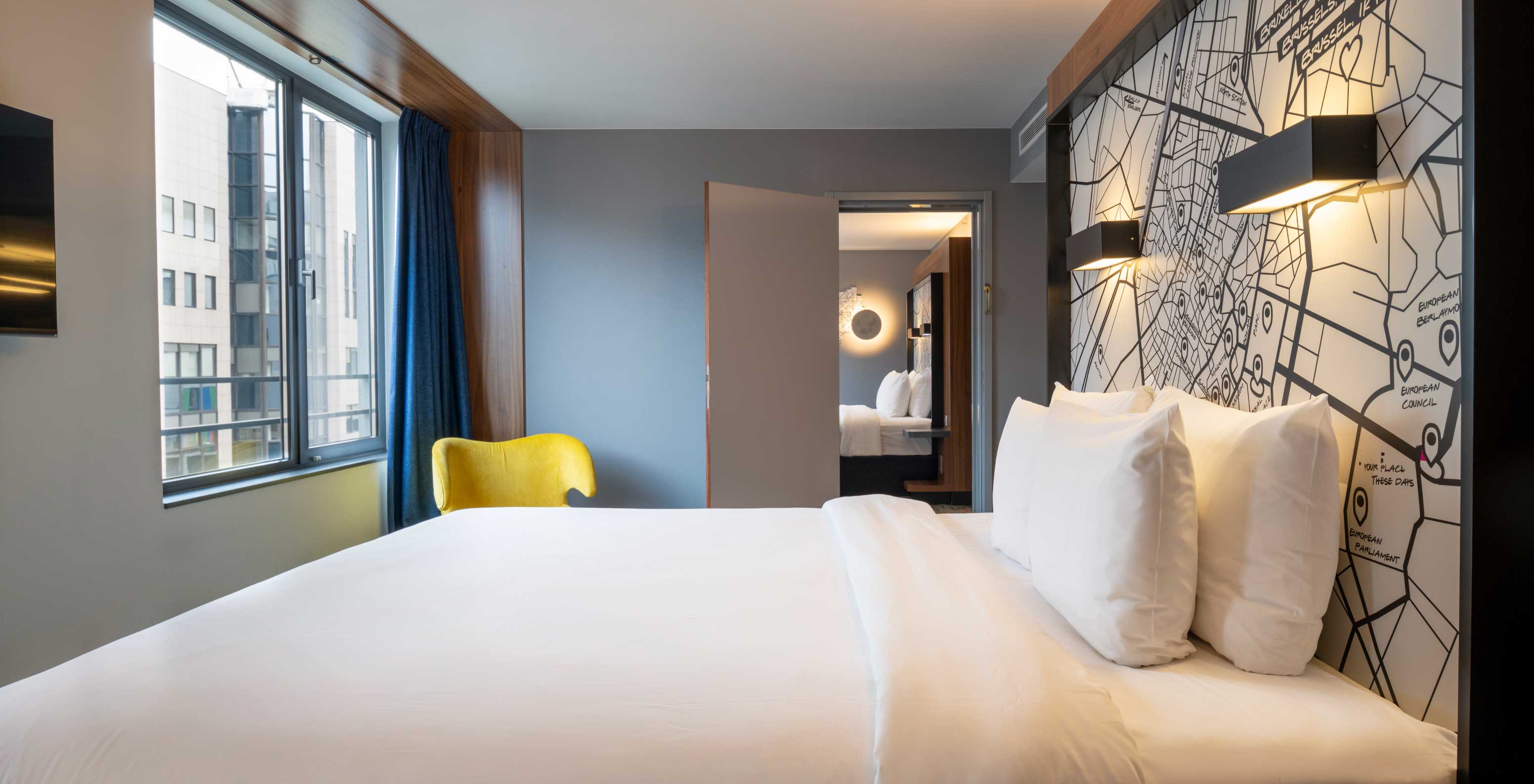 El Family del Pestana Brussels Schuman tiene una cama doble, una ventana y un baño