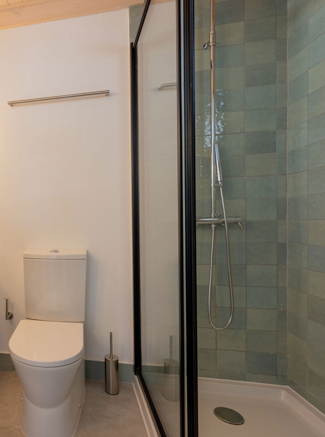 La Standard Villa de Pestana Comporta Village Residences tiene un baño con lavabo, inodoro y ducha