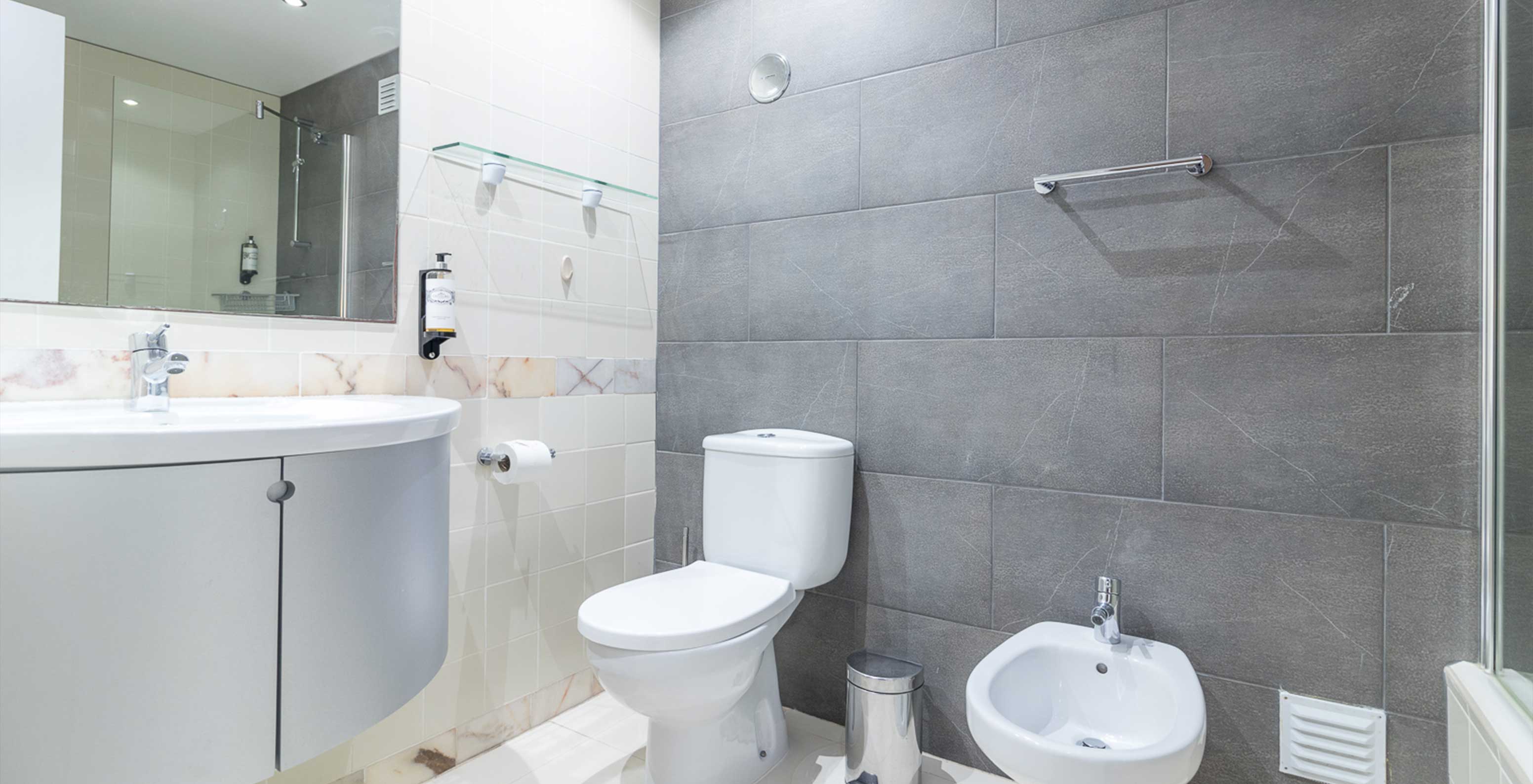 El Estudio Vista Jardín del Pestana Alvor Atlântico tiene baño equipado con lavabo, inodoro y bidé