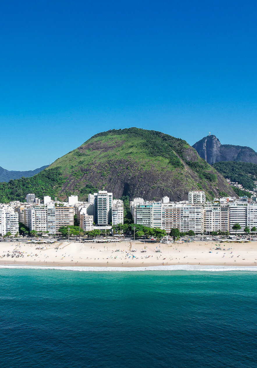 Découvrez le Brésil, profitez des plages de sable blanc et des eaux cristallines, et explorez la ville de Rio.
