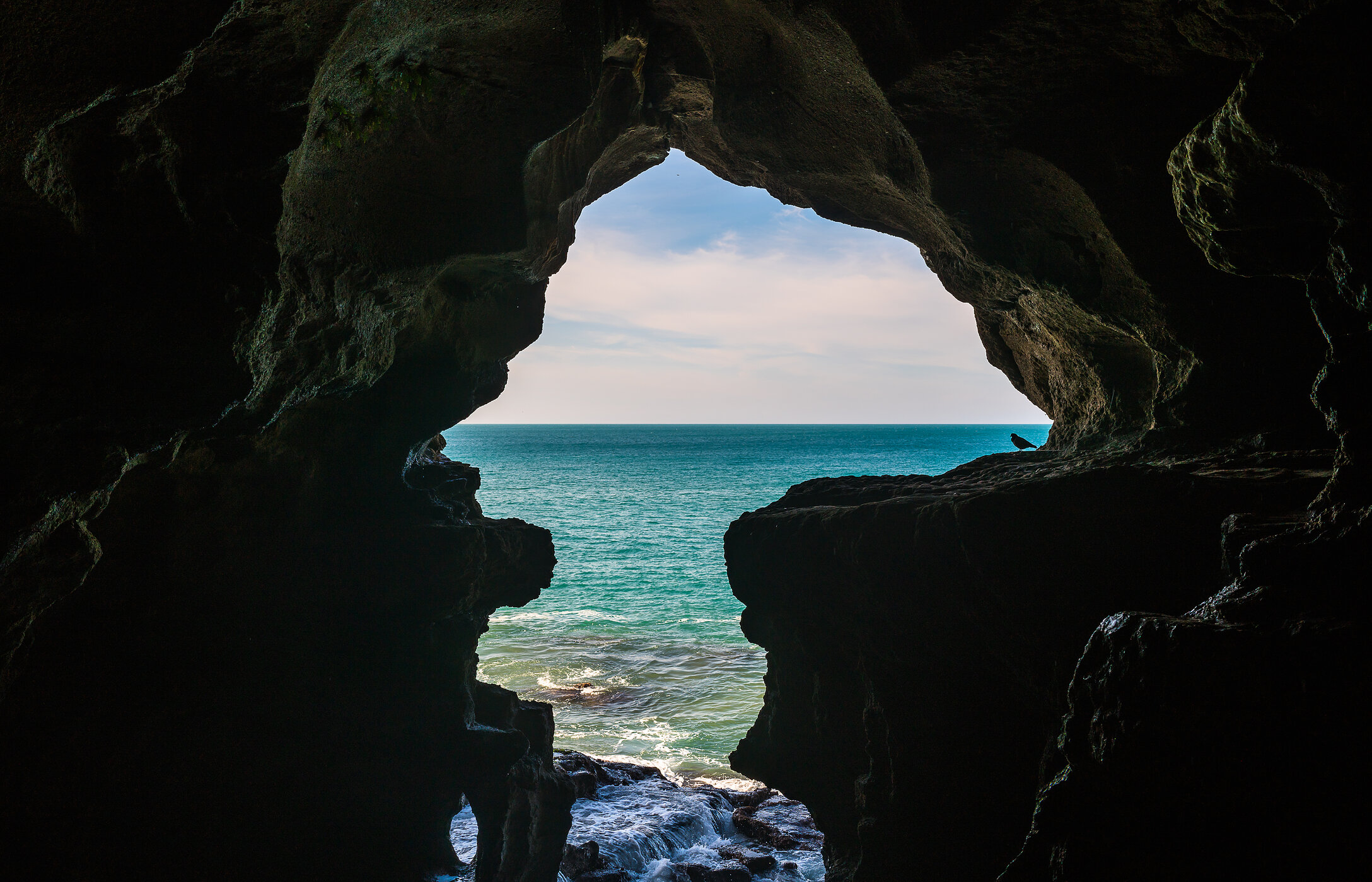 Les grottes d'Hercule sont situées sous le Cap Spartel, au bord de la mer