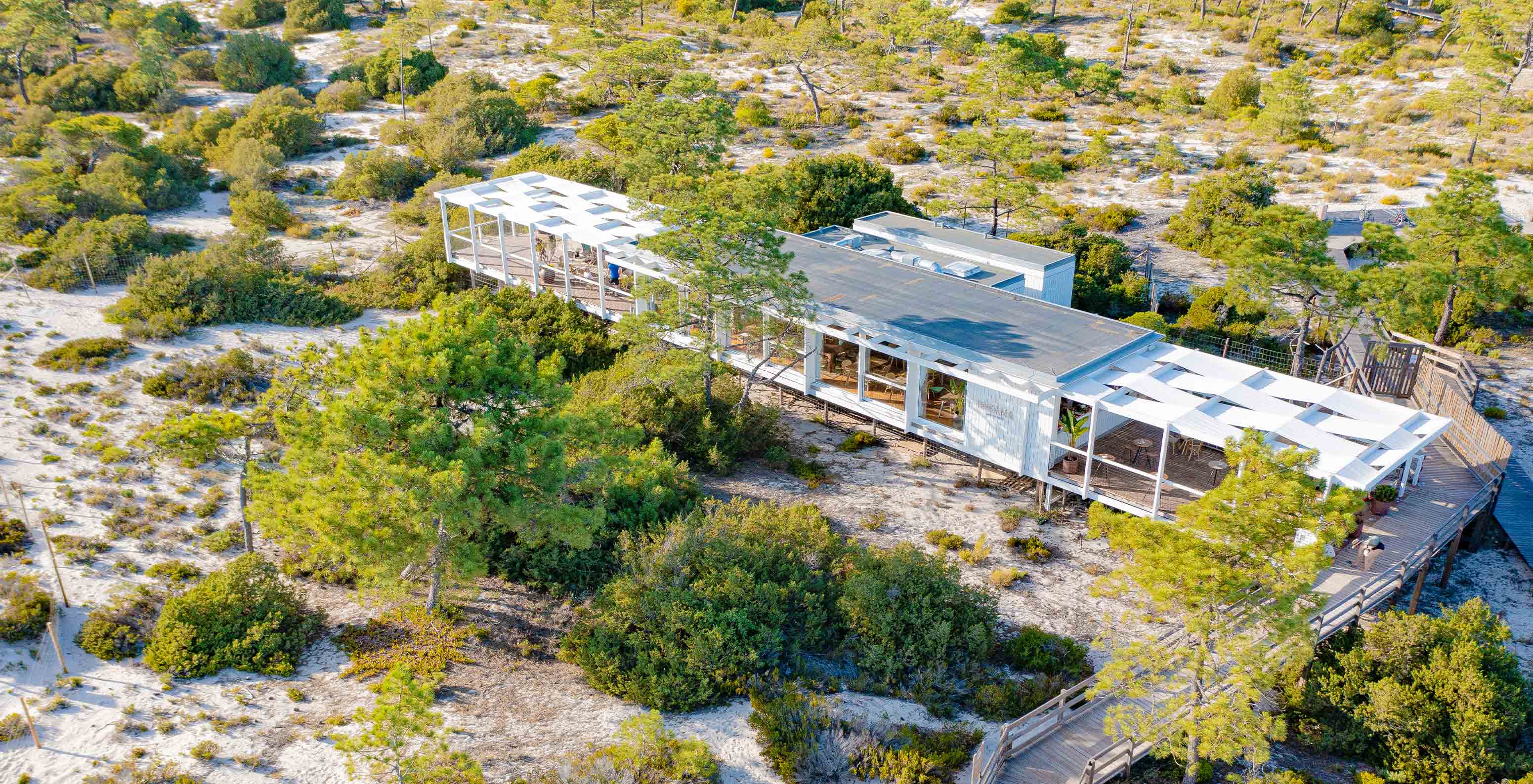 Le restaurant Moana Beach Club du Pestana Tróia Eco Resort est sur la plage du resort et a vue sur la mer