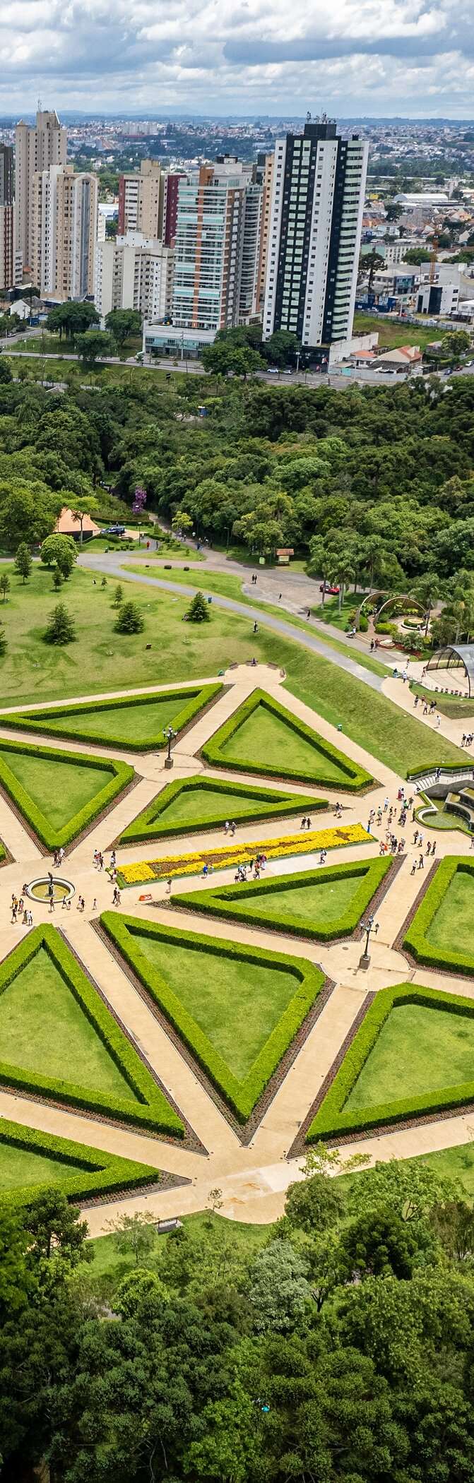 Ontdek het aanbod van Pestana Hotel Group in Curitiba, verblijf in Bairro Batel, 15 min met de auto van Jardim Botânico