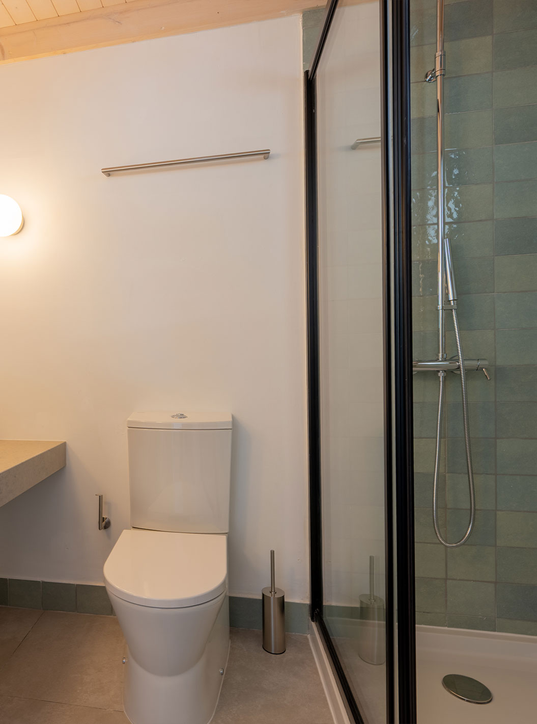 De Standaard Villa T2 bij Pestana Comporta Village Residences heeft een badkamer met een wastafel, een toilet en een douche