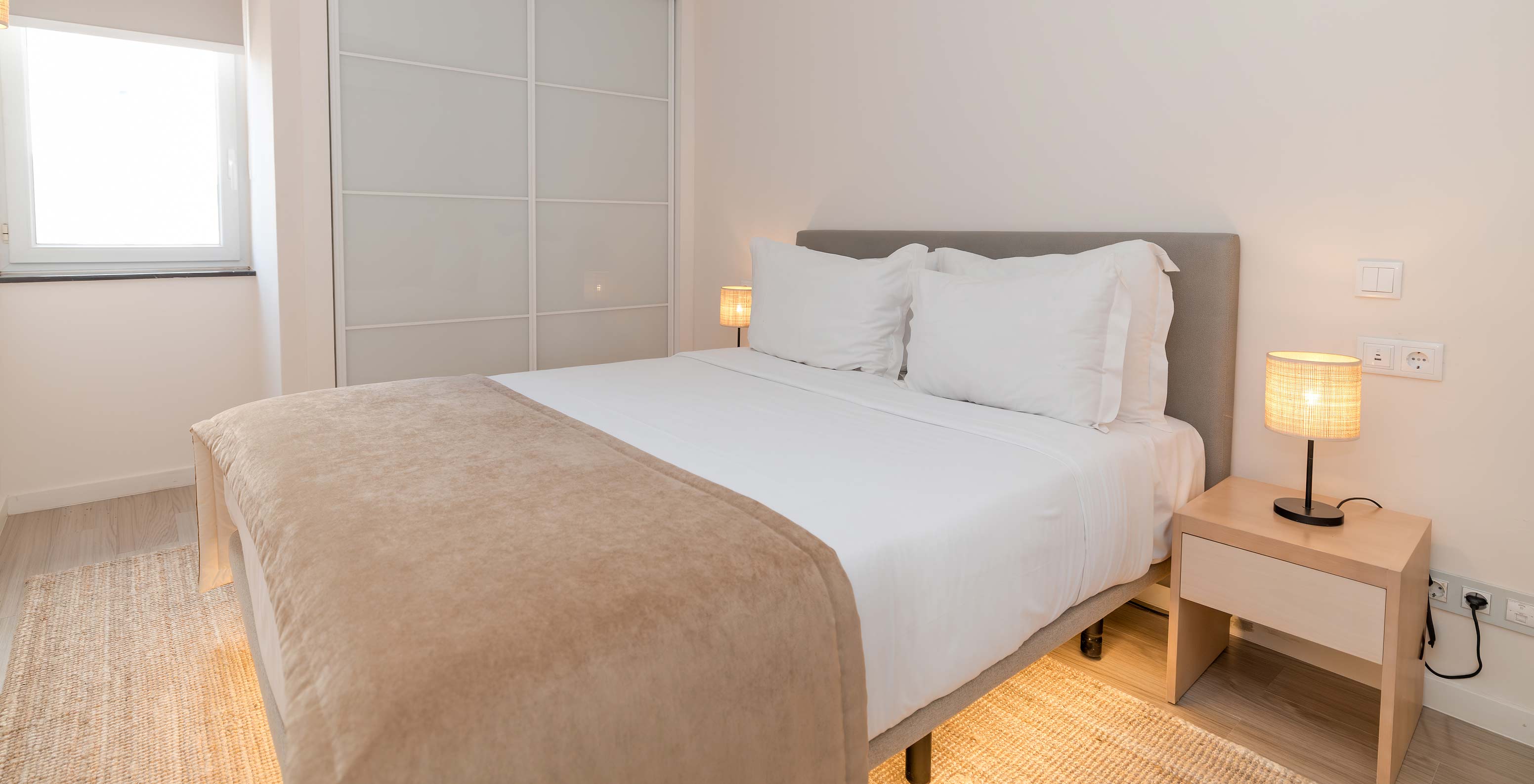 Villa 2 Slaapkamers Superior Tuinzicht bij Pestana Alvor Beach Villas heeft kamer met inbouwkast en tweepersoonsbed