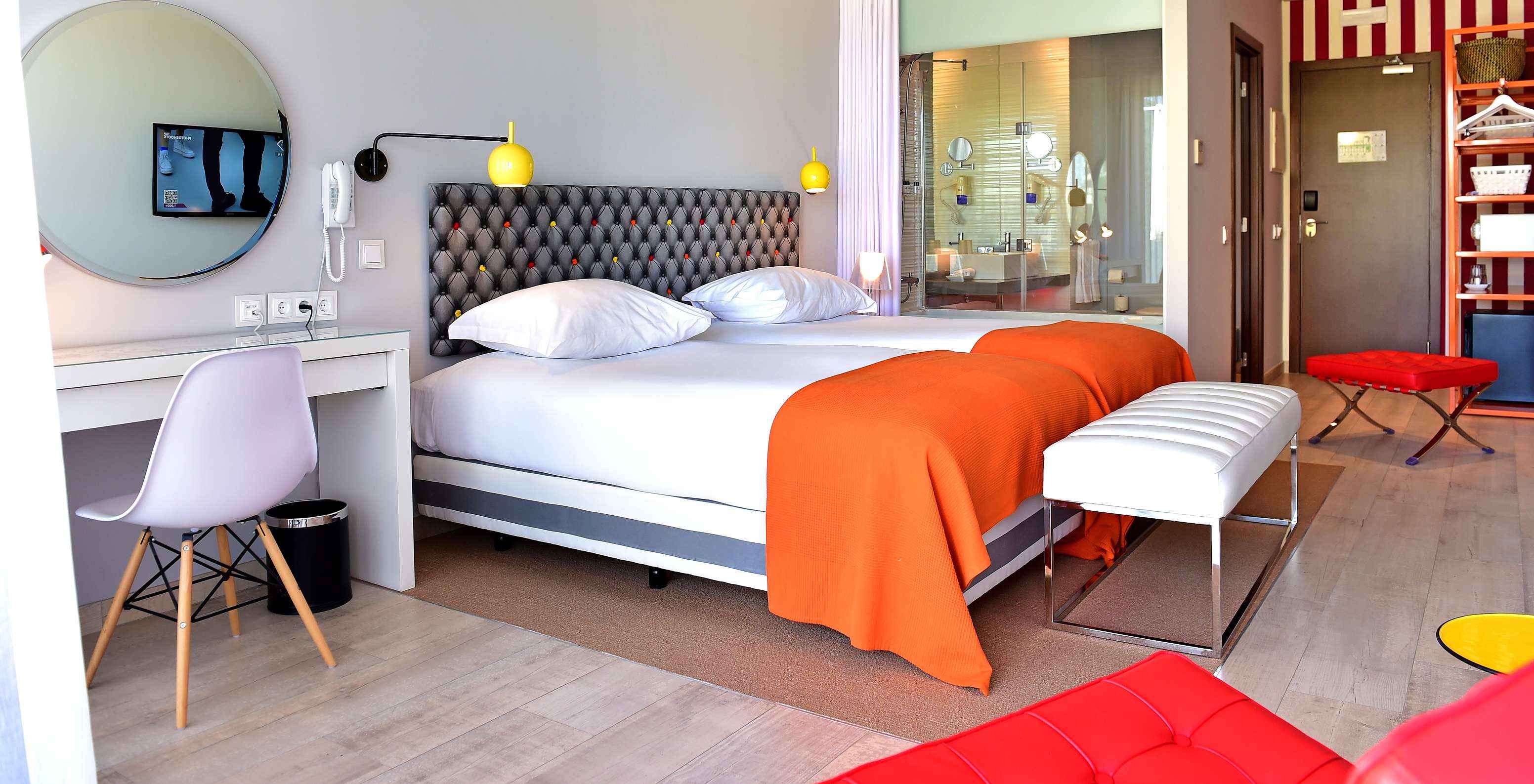 De Deluxe met uitzicht op het zwembad van Pestana Alvor South Beach heeft twee eenpersoonsbedden en een bankje aan het eind